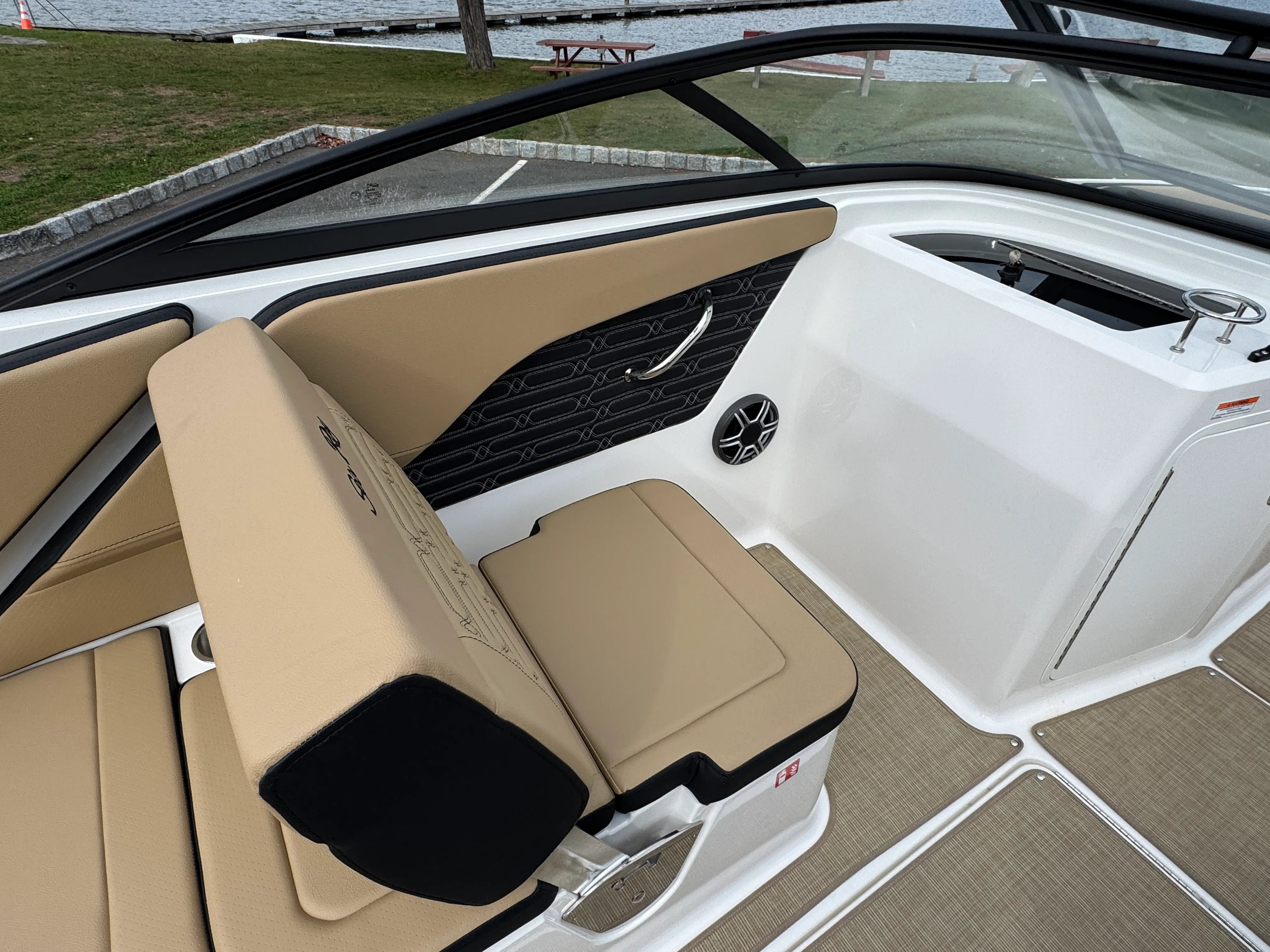 2026 Sea Ray SPX 210 Image Thumbnail #27