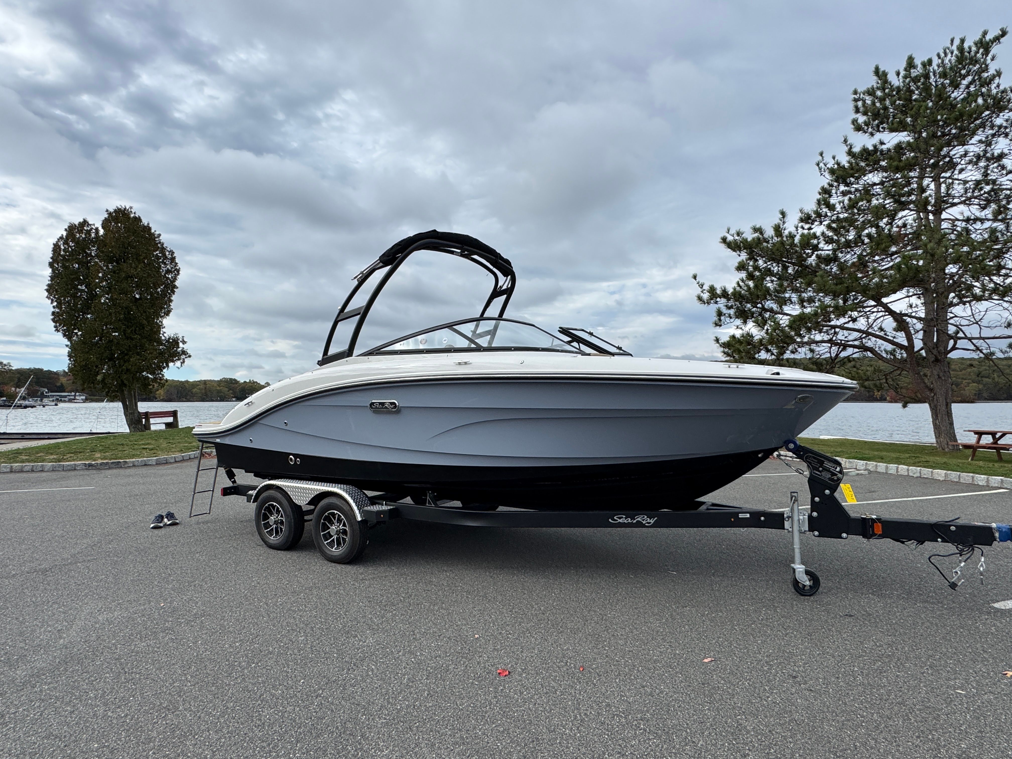 2026 Sea Ray SPX 210 Image Thumbnail #3