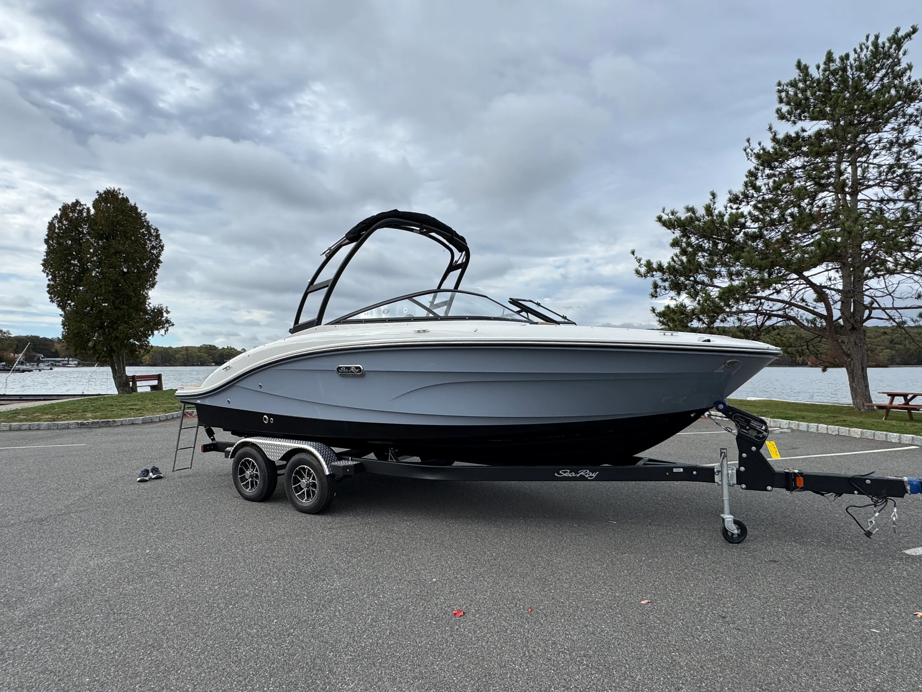 2026 Sea Ray SPX 210 Image Thumbnail #3