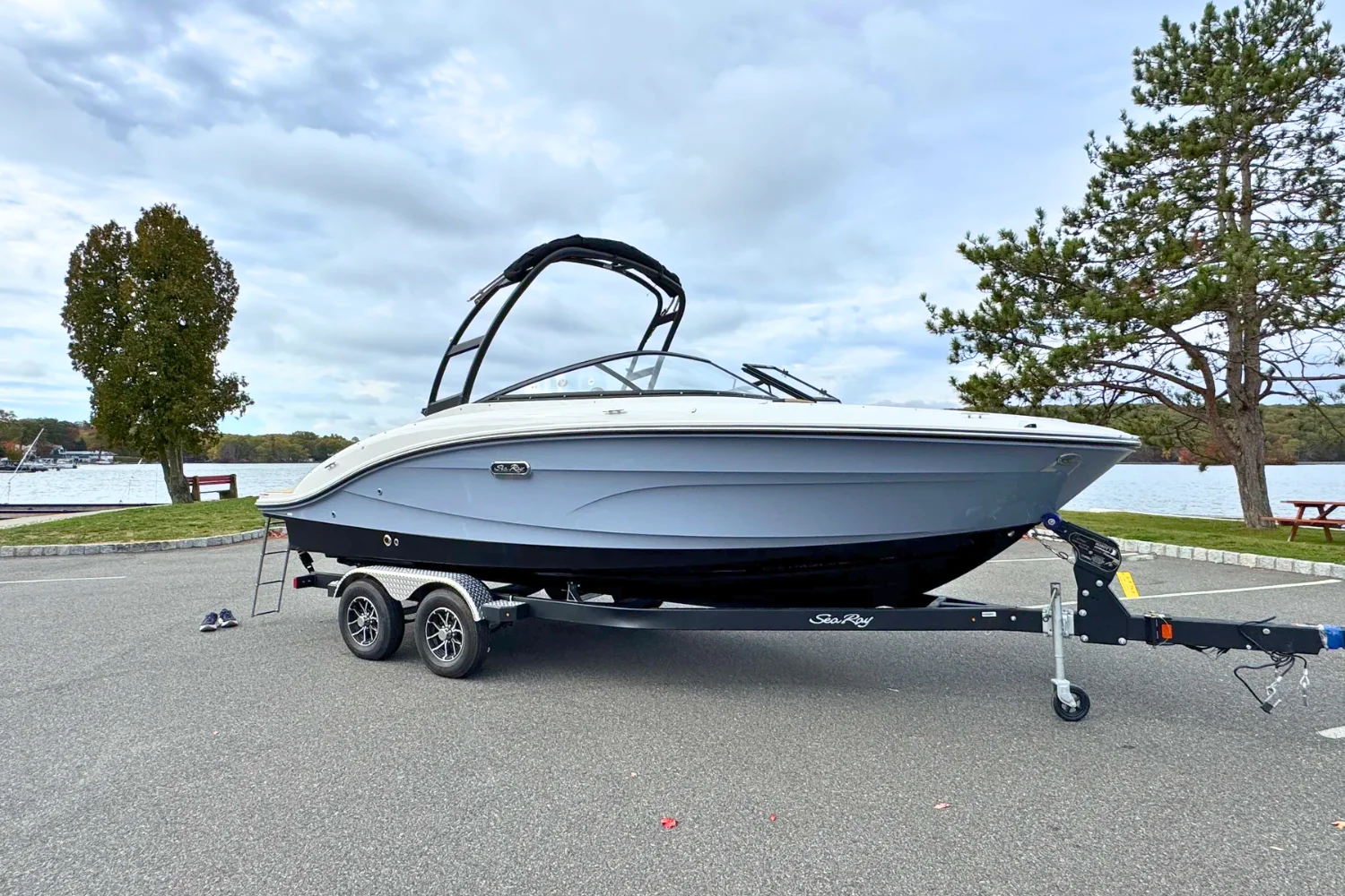 2026 Sea Ray SPX 210 Image Thumbnail #3