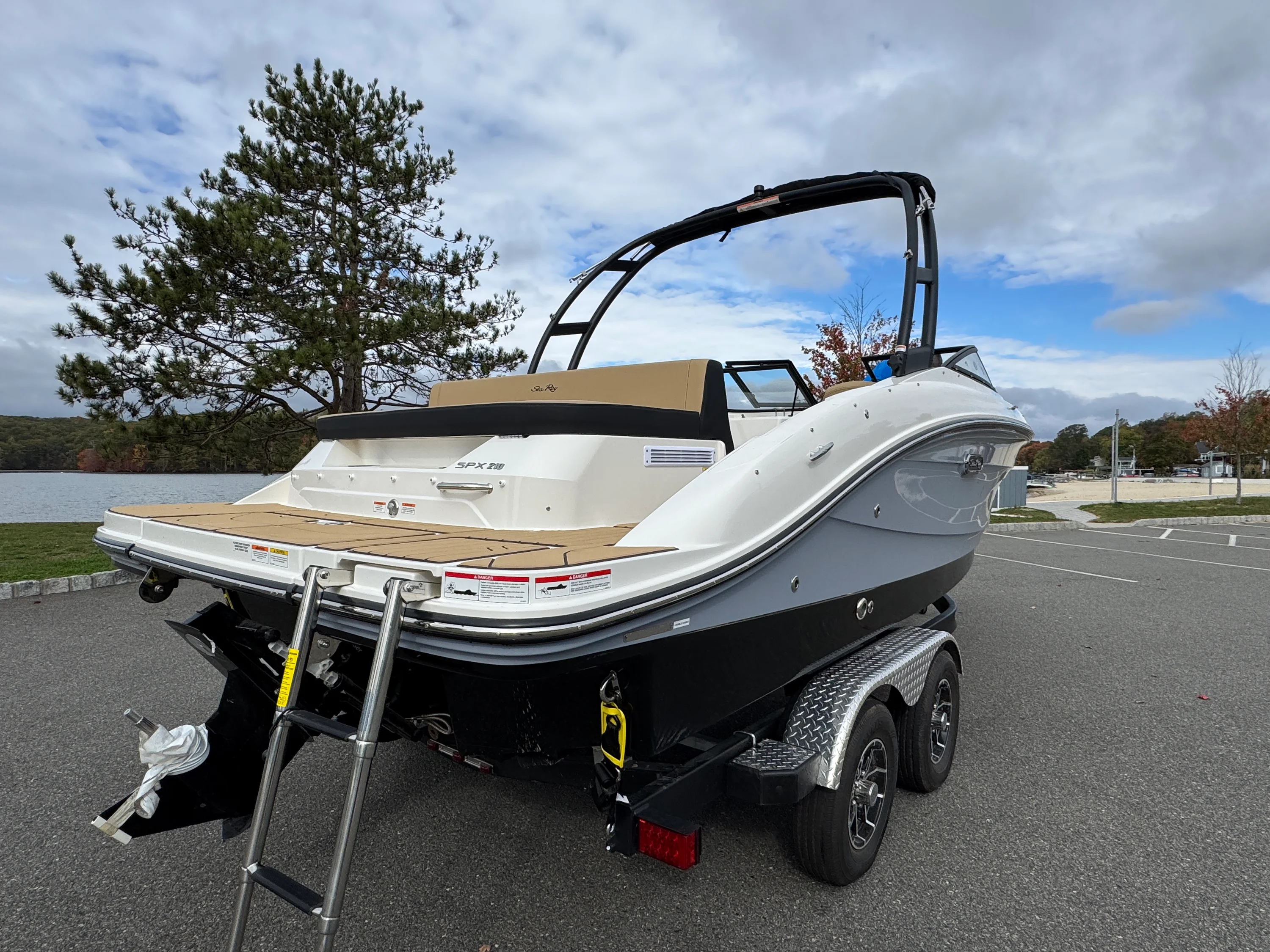 2026 Sea Ray SPX 210 Image Thumbnail #5