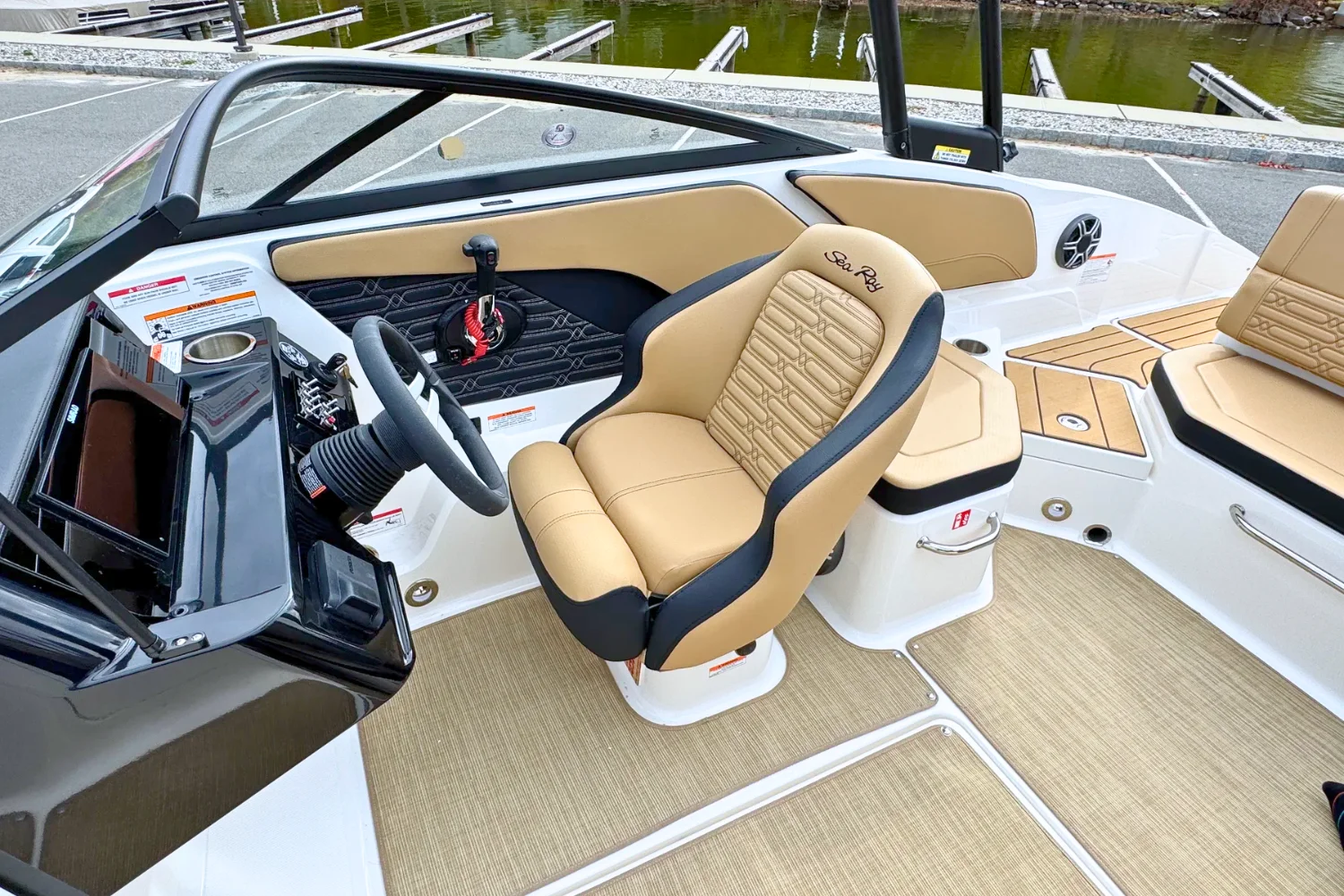 2026 Sea Ray SPX 210 Image Thumbnail #9