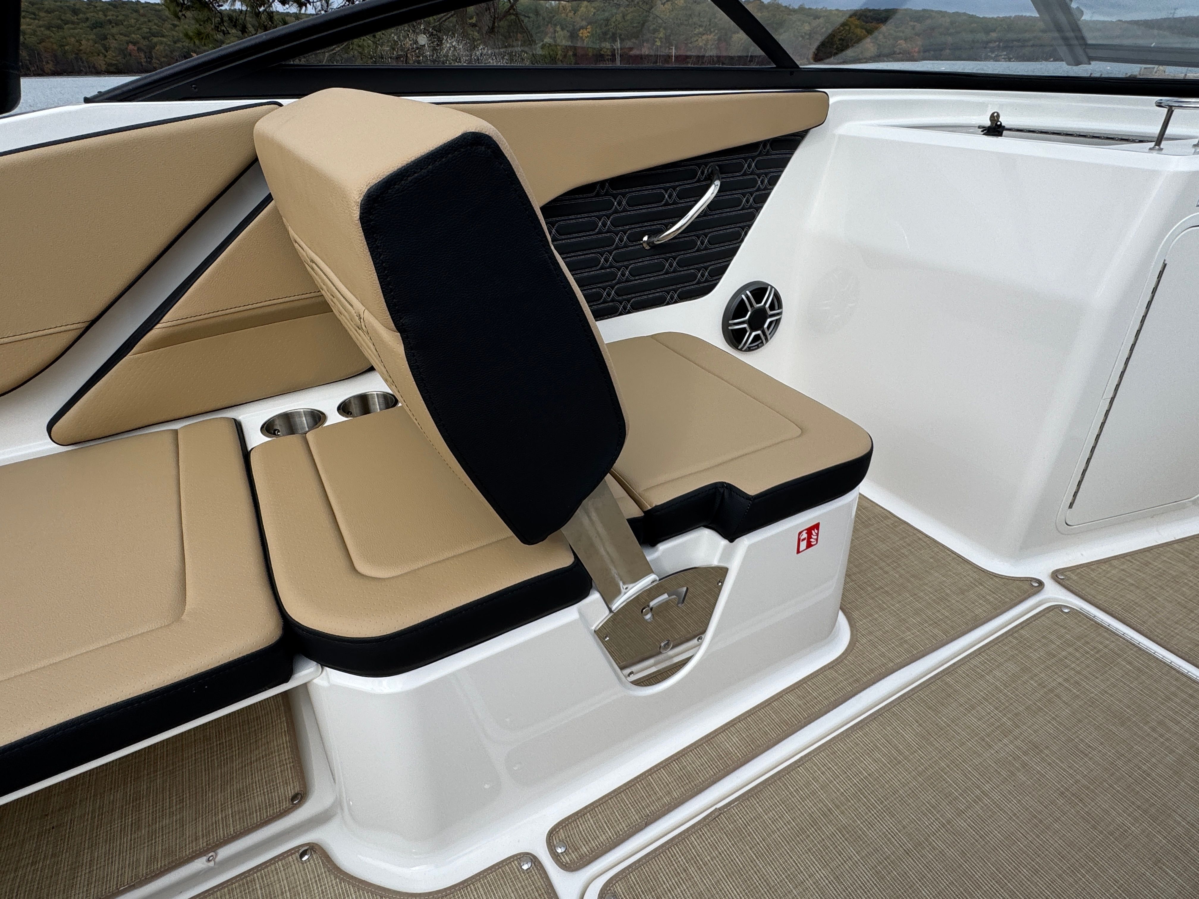 2026 Sea Ray SPX 210 Image Thumbnail #15