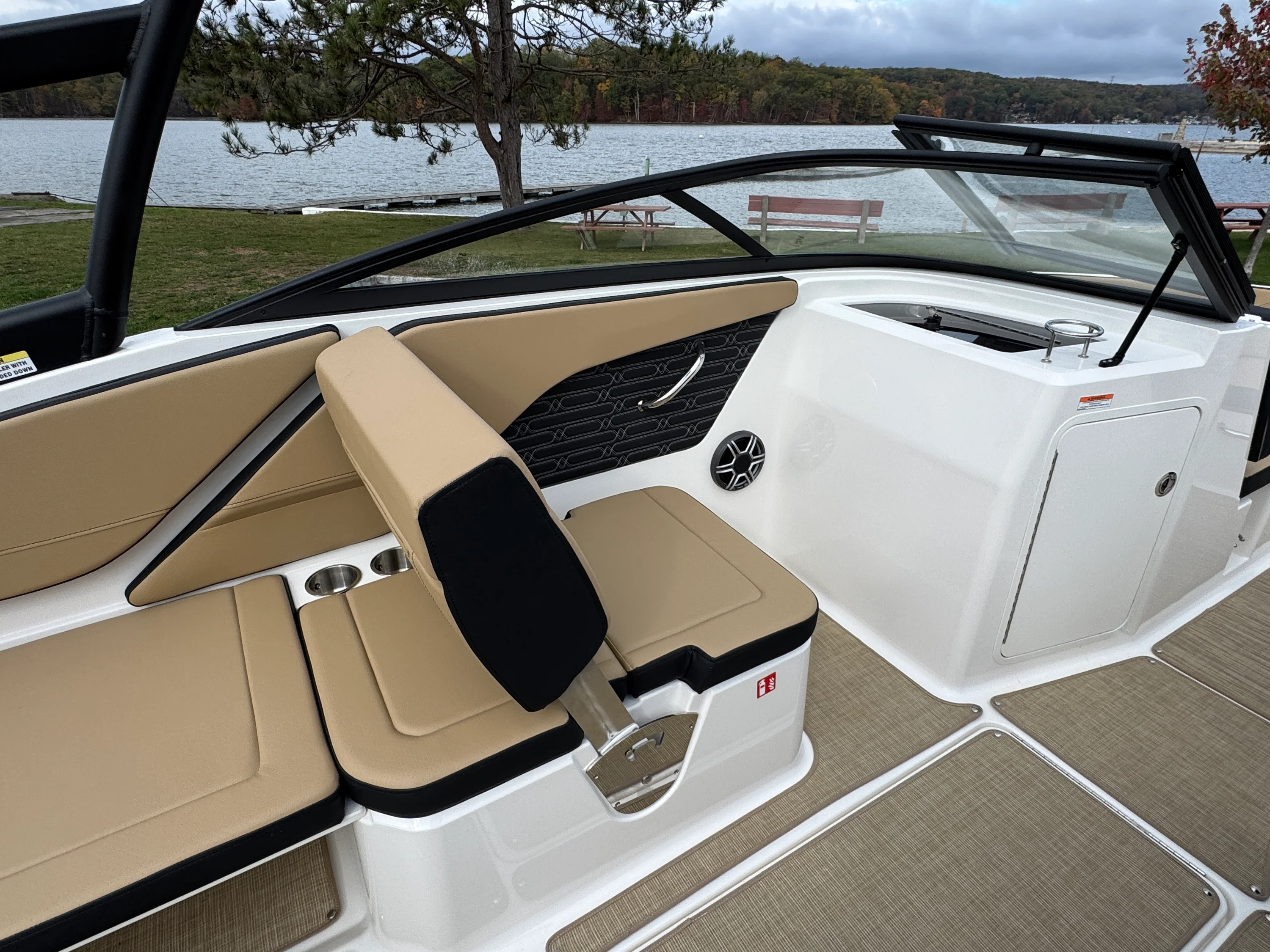 2026 Sea Ray SPX 210 Image Thumbnail #14