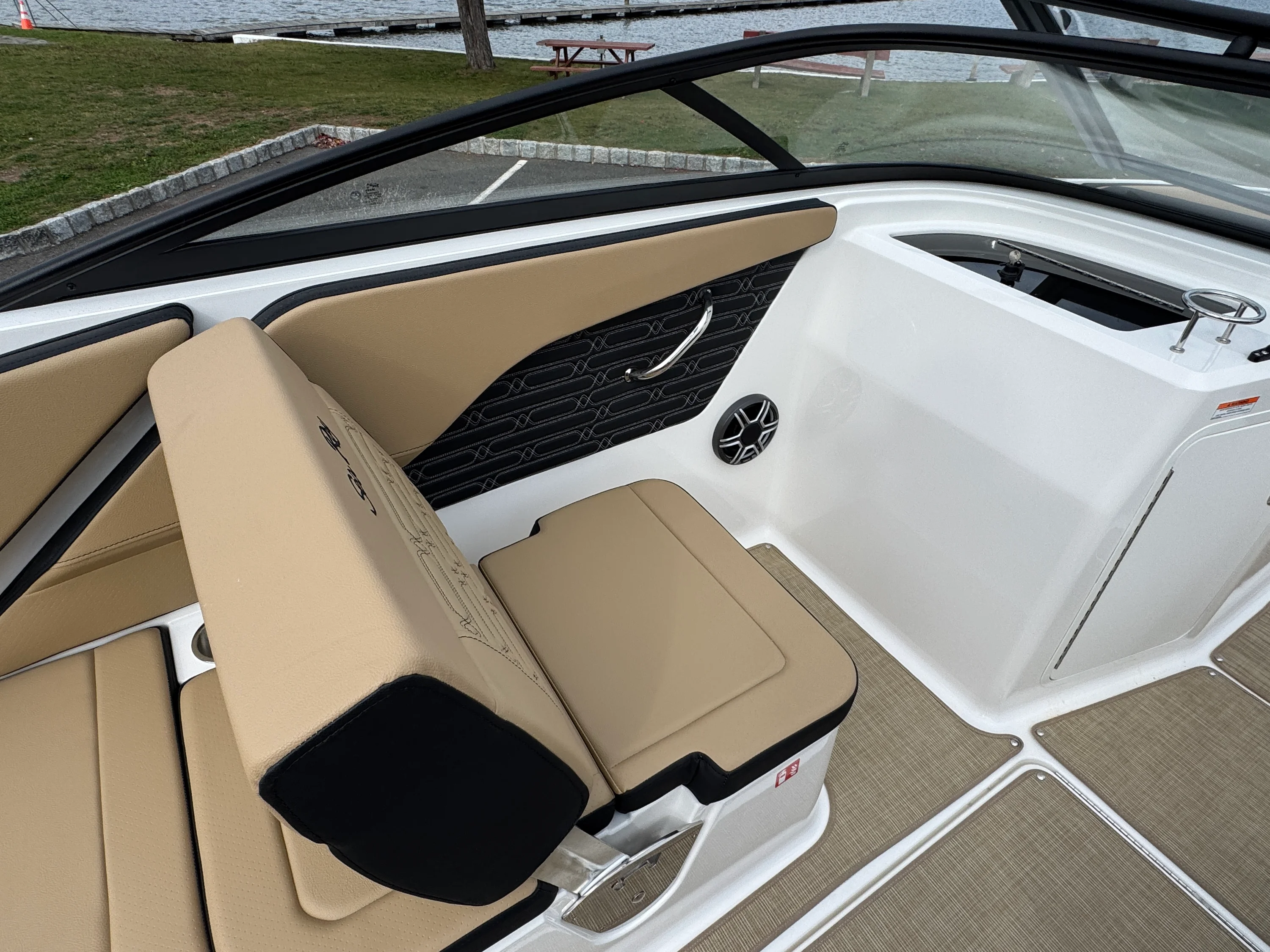 2026 Sea Ray SPX 210 Image Thumbnail #16