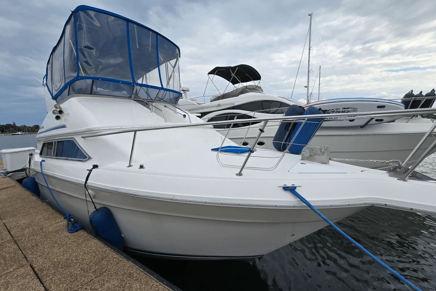 1992 Sea Ray 350 EXPRESS BRIDGE Image Thumbnail #3