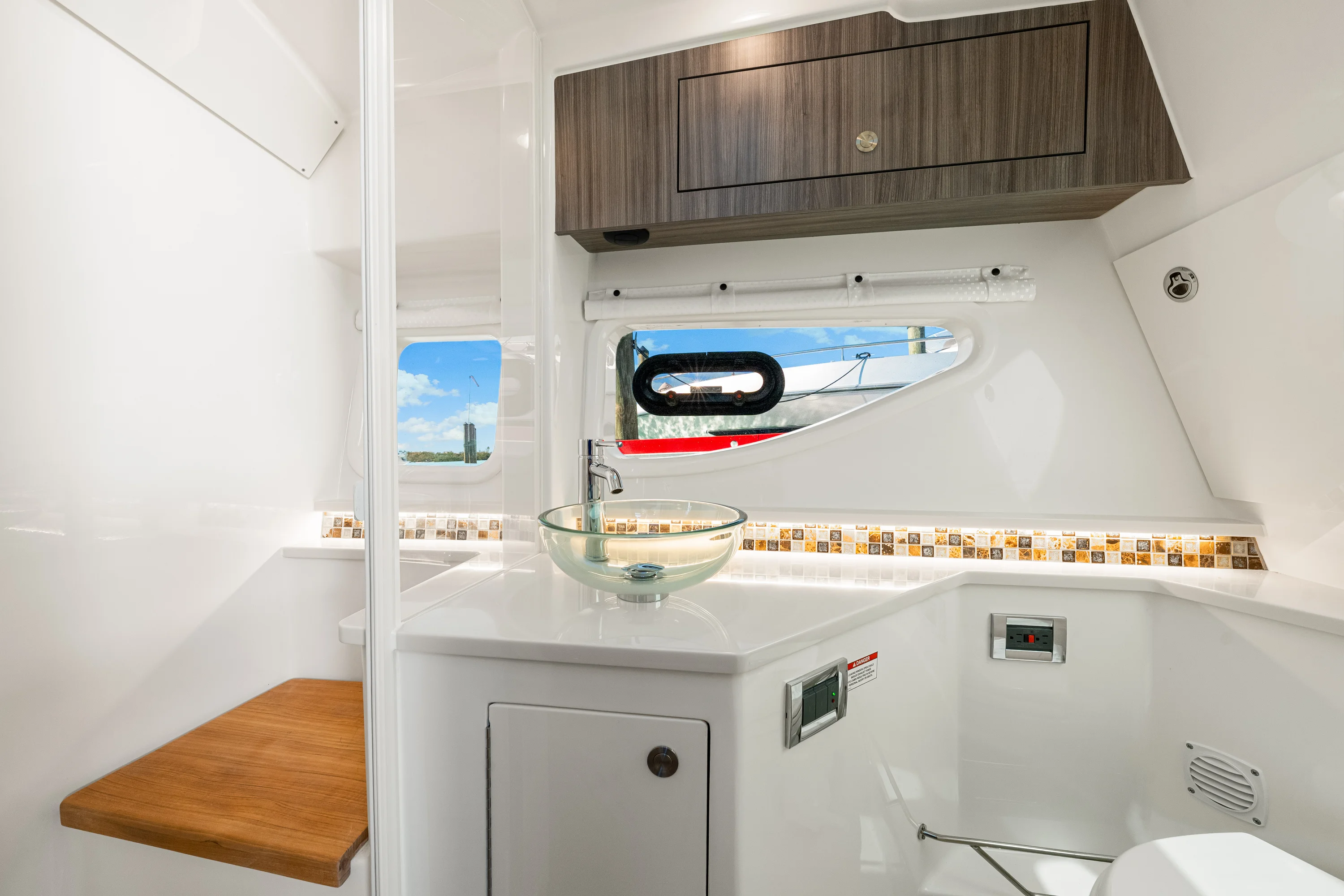 2026 Sea Ray Sundancer 370 Outboard Image Thumbnail #85