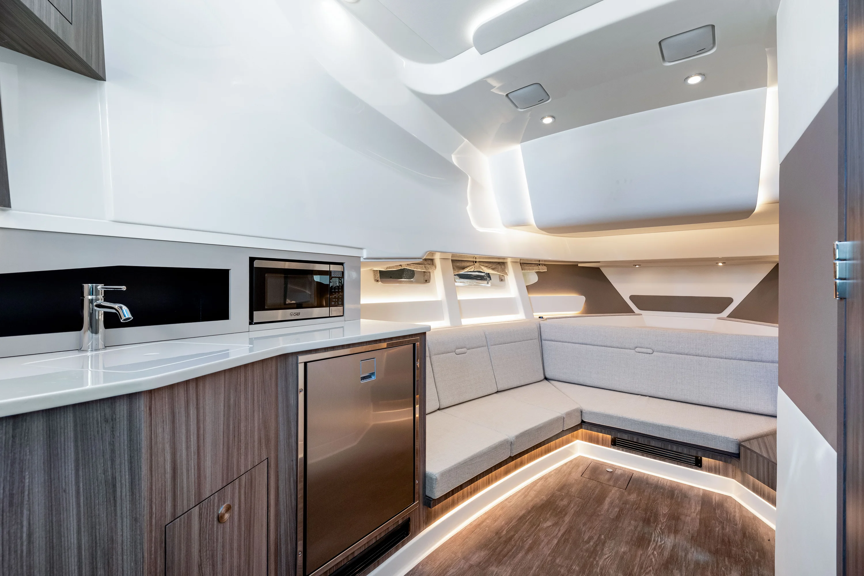 2026 Sea Ray Sundancer 370 Outboard Image Thumbnail #80