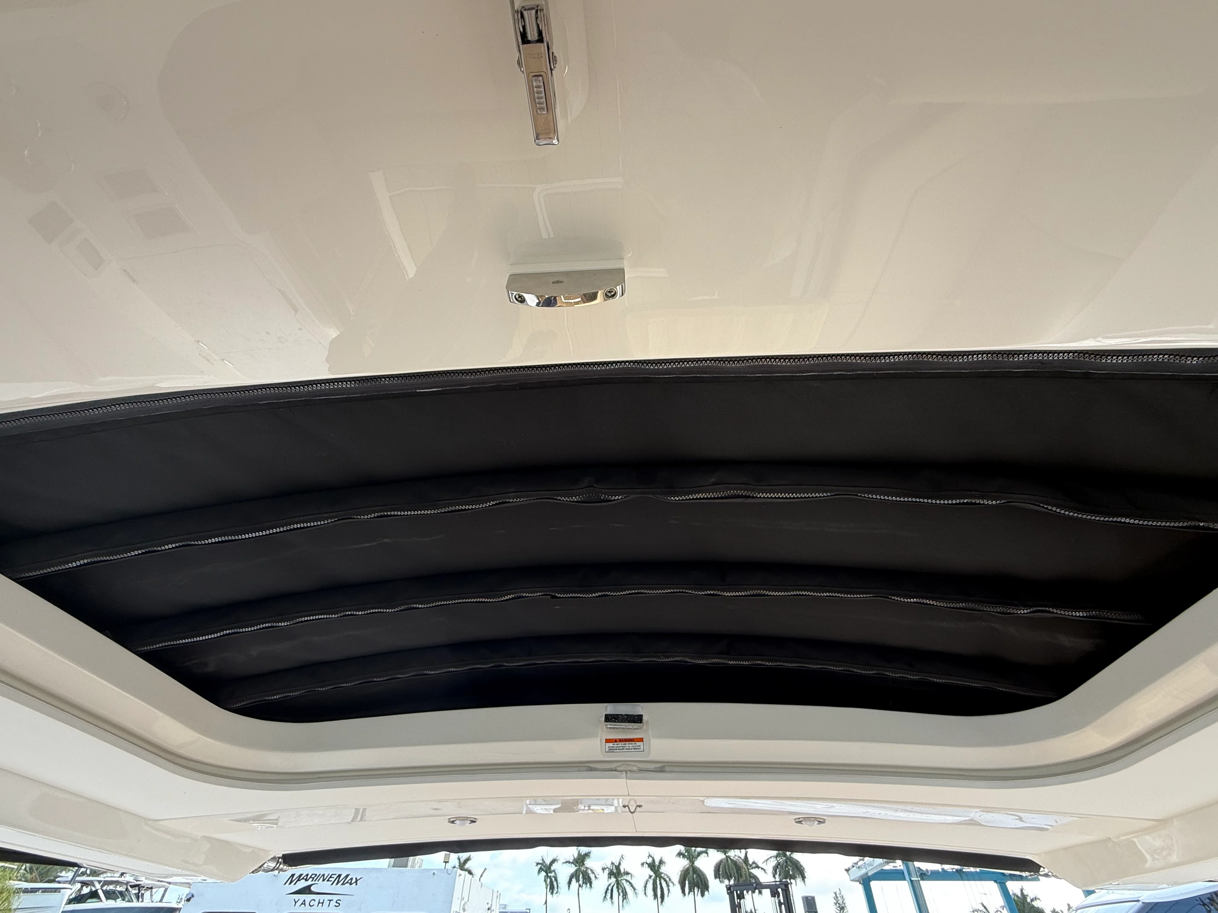 2026 Sea Ray SLX 400 Outboard Image Thumbnail #29