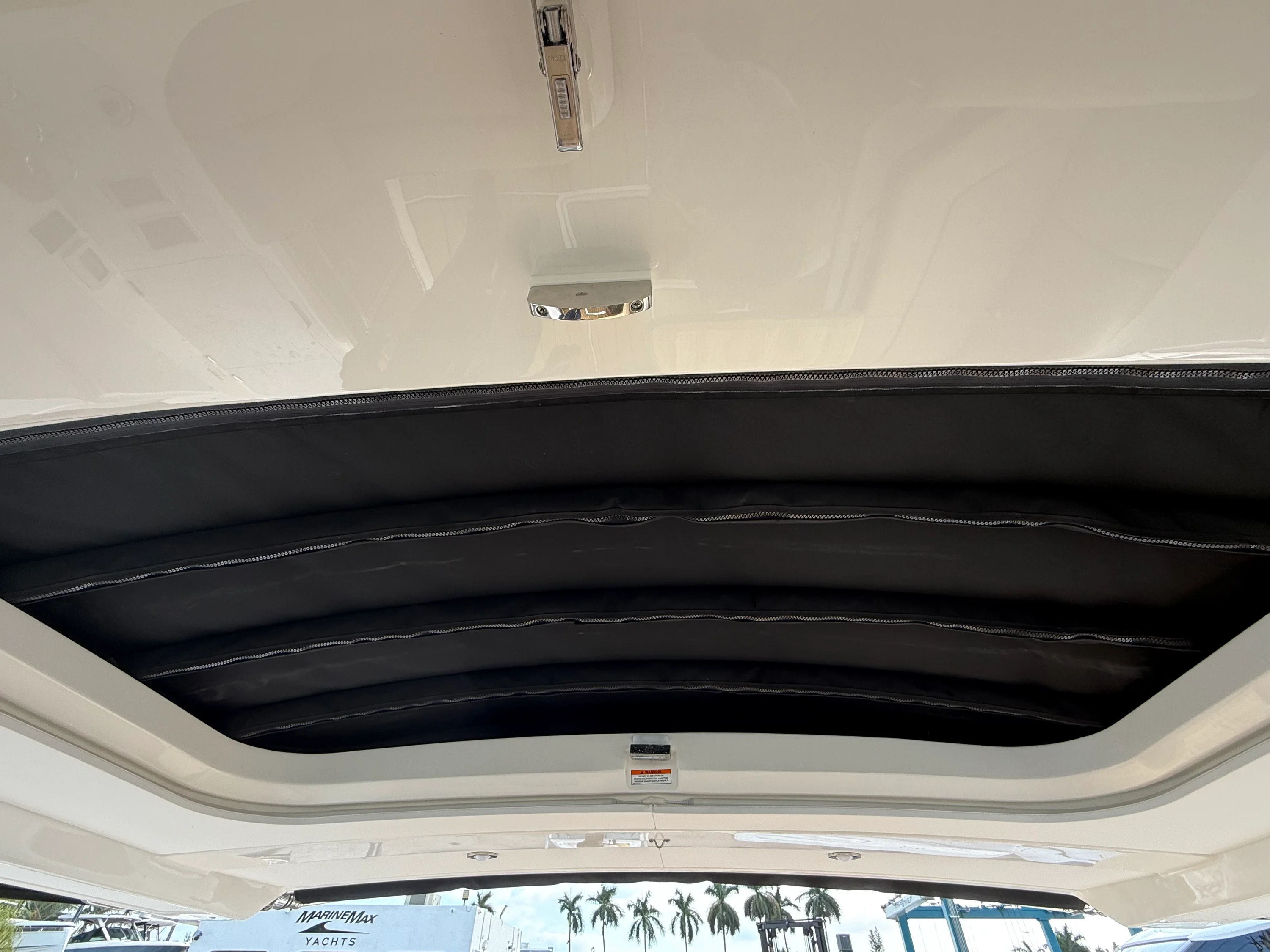 2026 Sea Ray SLX 400 Outboard Image Thumbnail #29