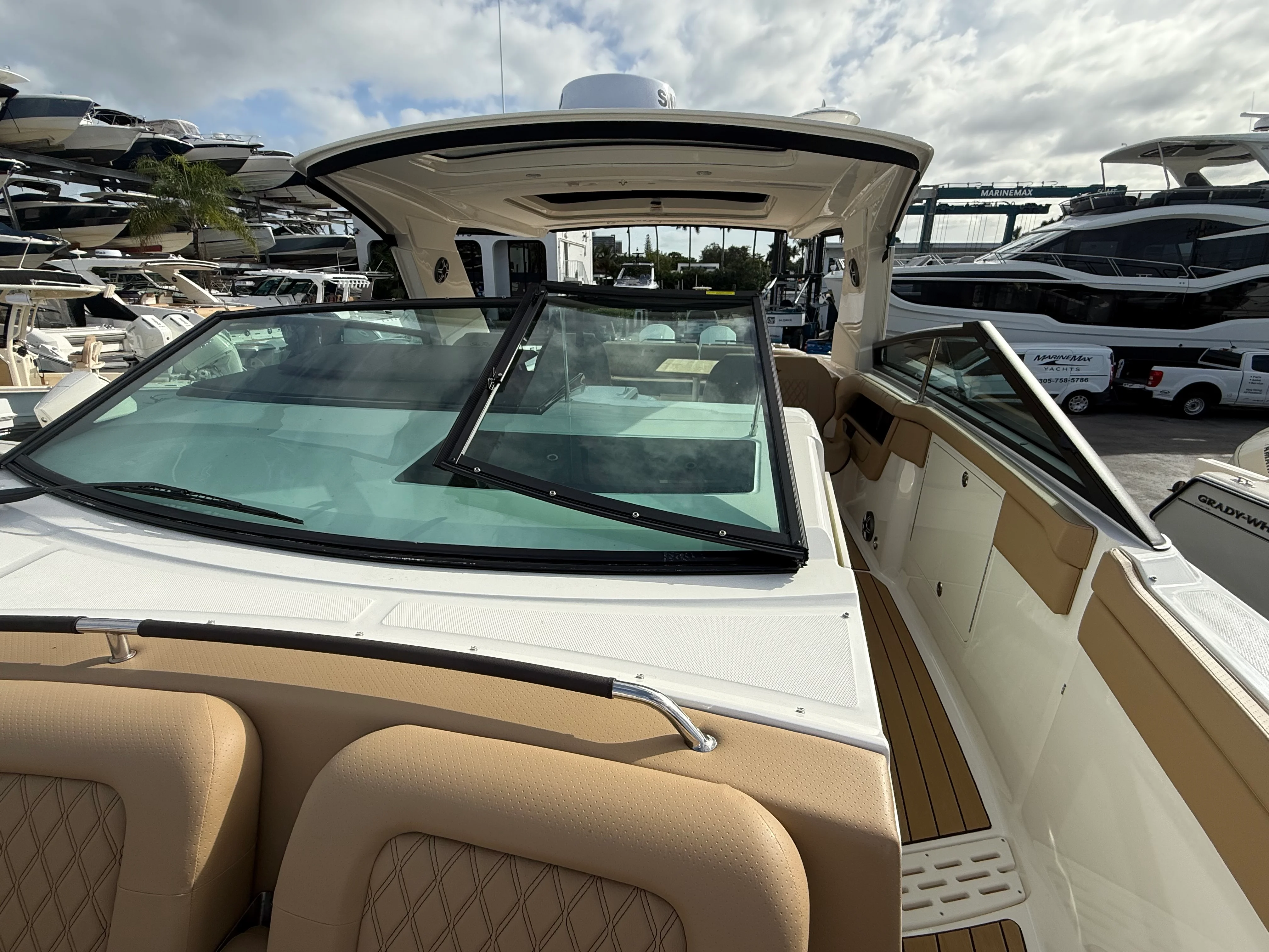 2026 Sea Ray SLX 400 Outboard Image Thumbnail #44