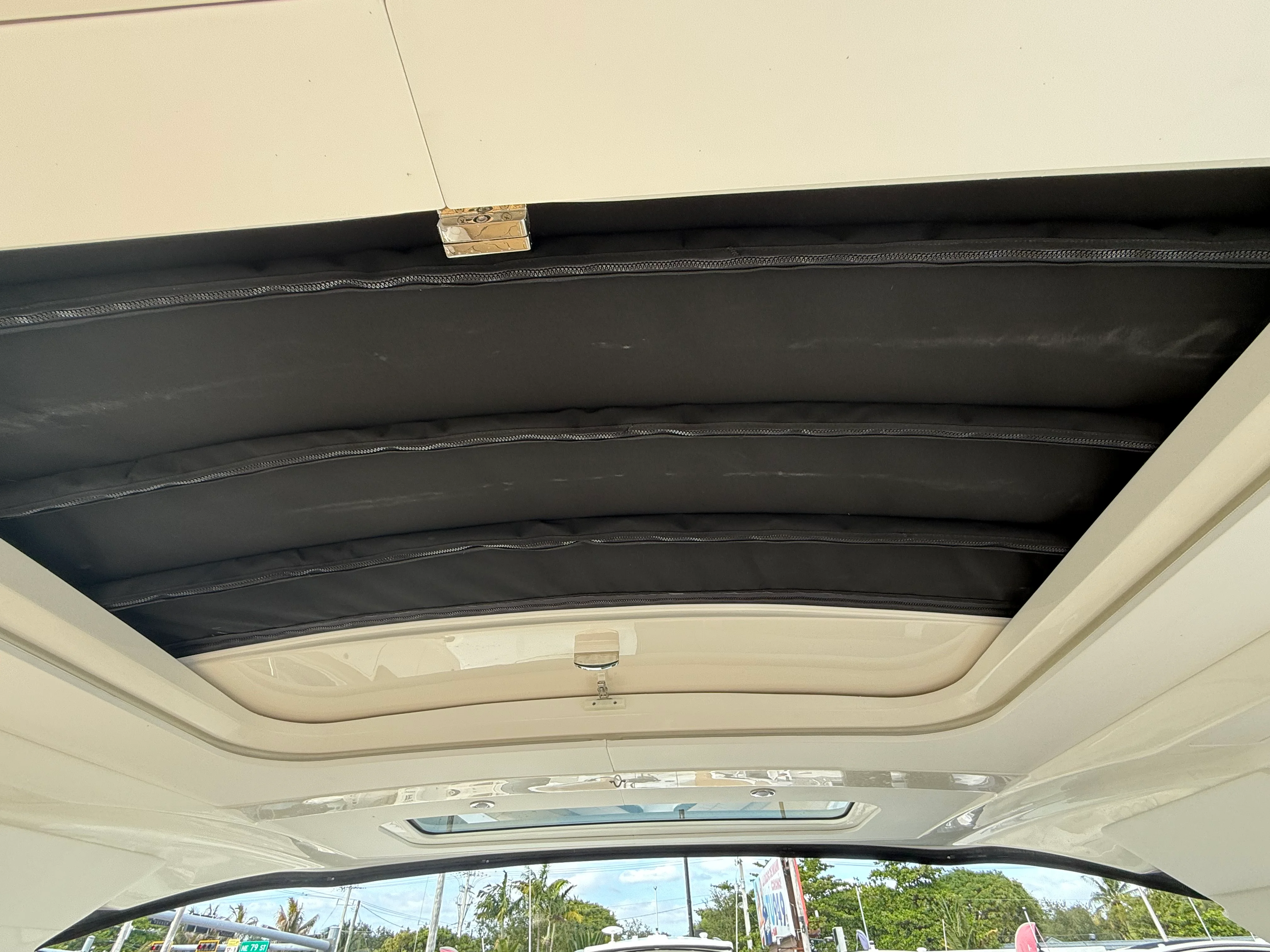 2026 Sea Ray SLX 400 Outboard Image Thumbnail #28