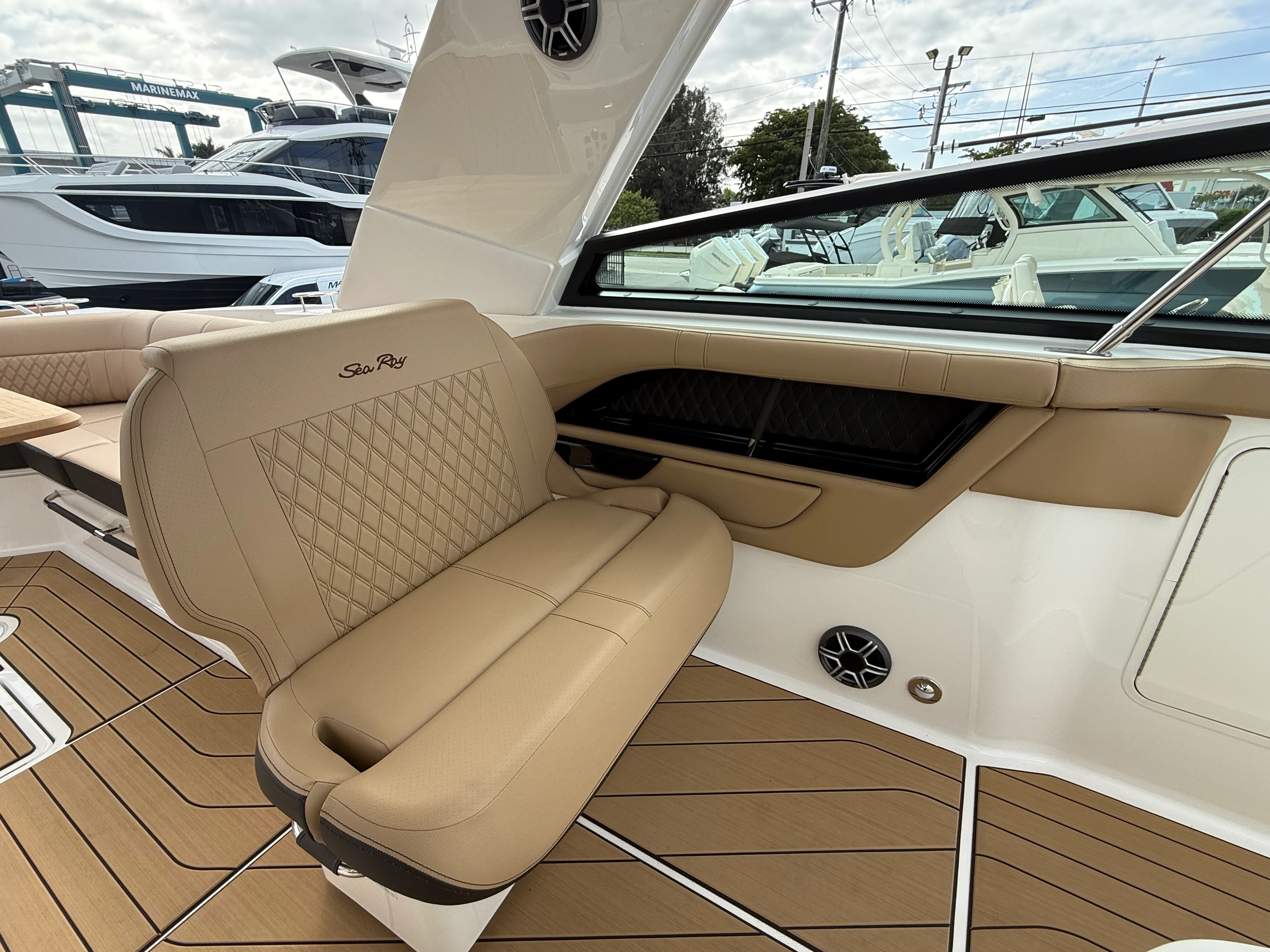 2026 Sea Ray SLX 400 Outboard Image Thumbnail #24