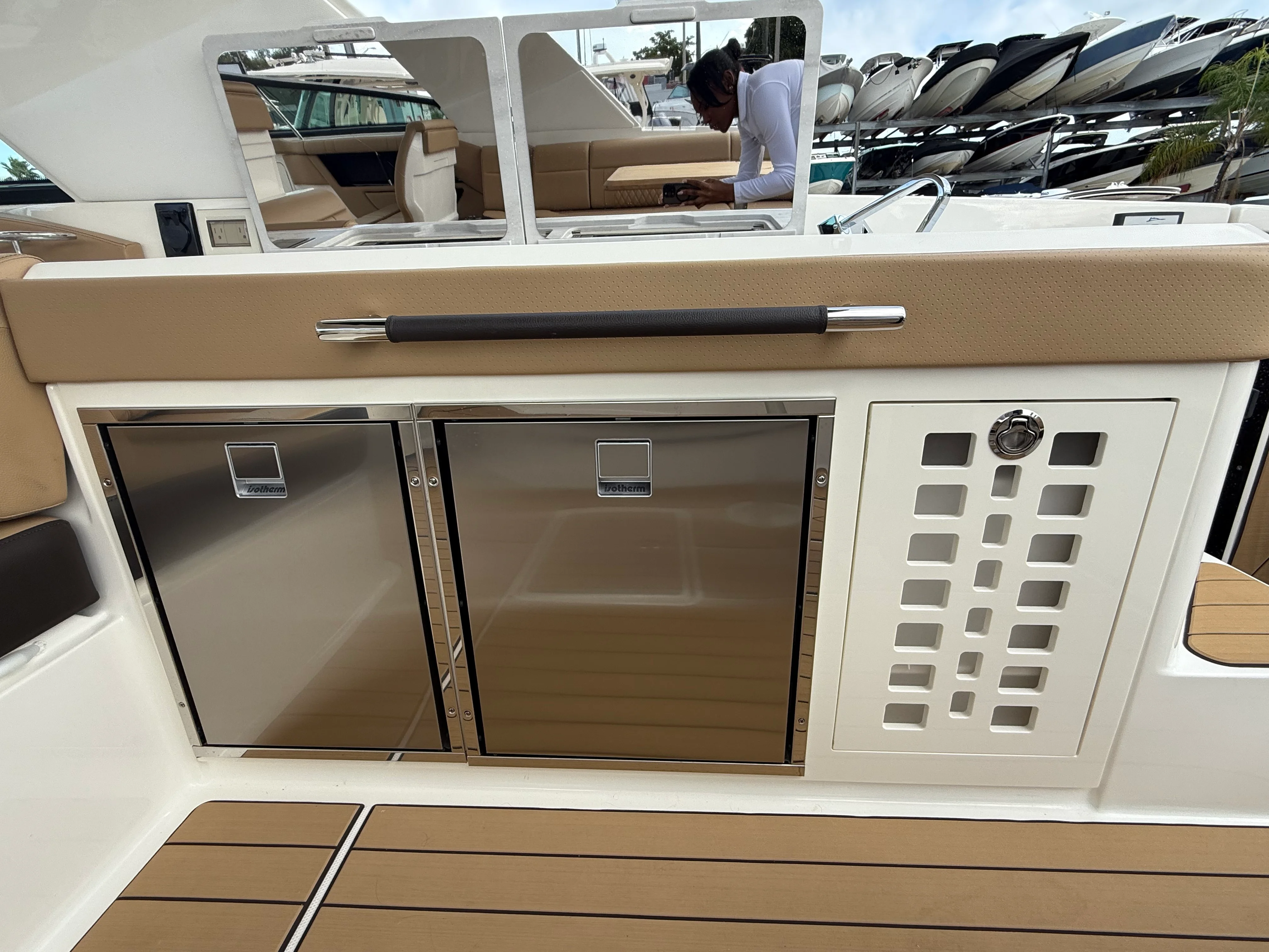 2026 Sea Ray SLX 400 Outboard Image Thumbnail #12