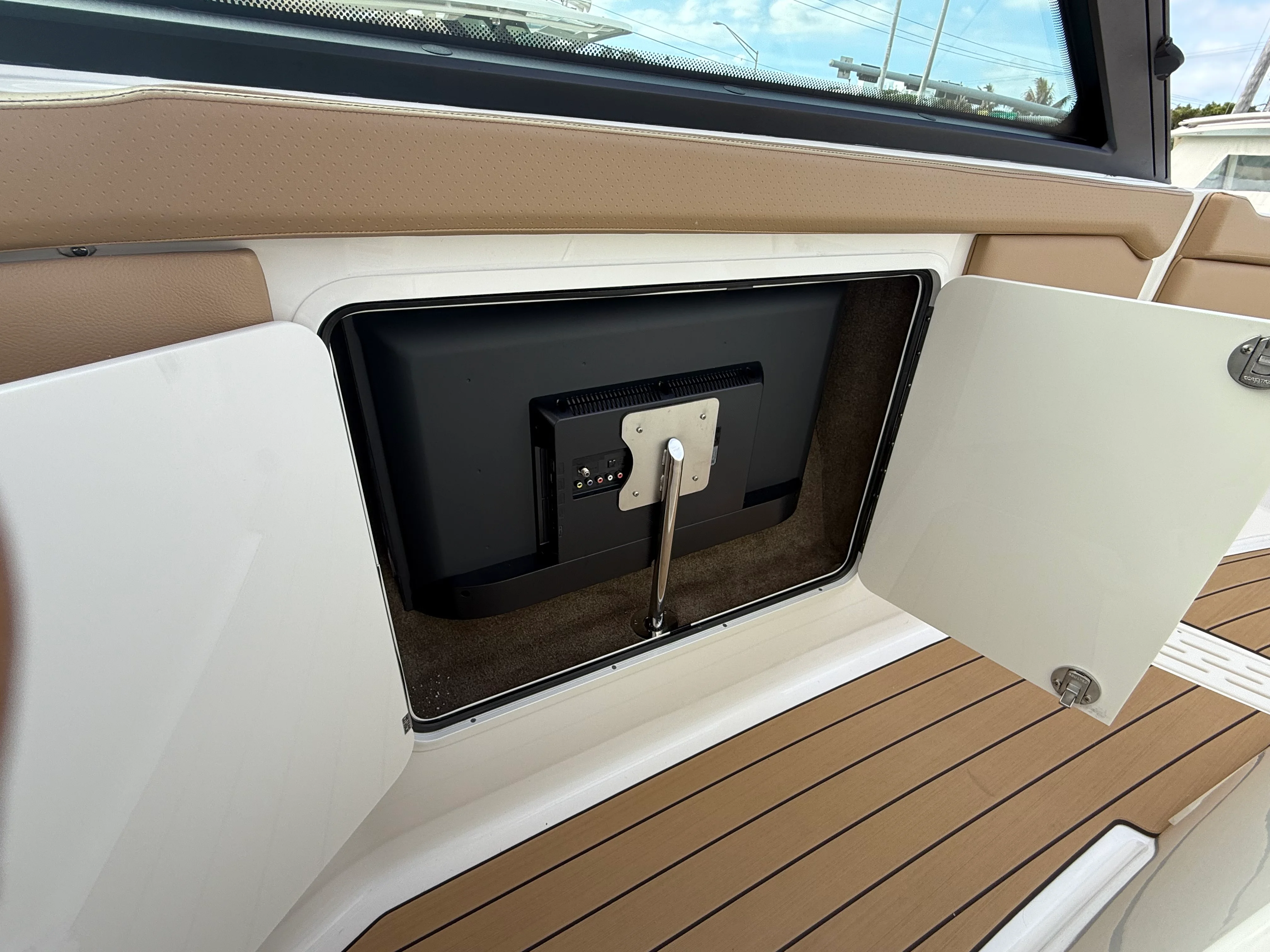 2026 Sea Ray SLX 400 Outboard Image Thumbnail #31