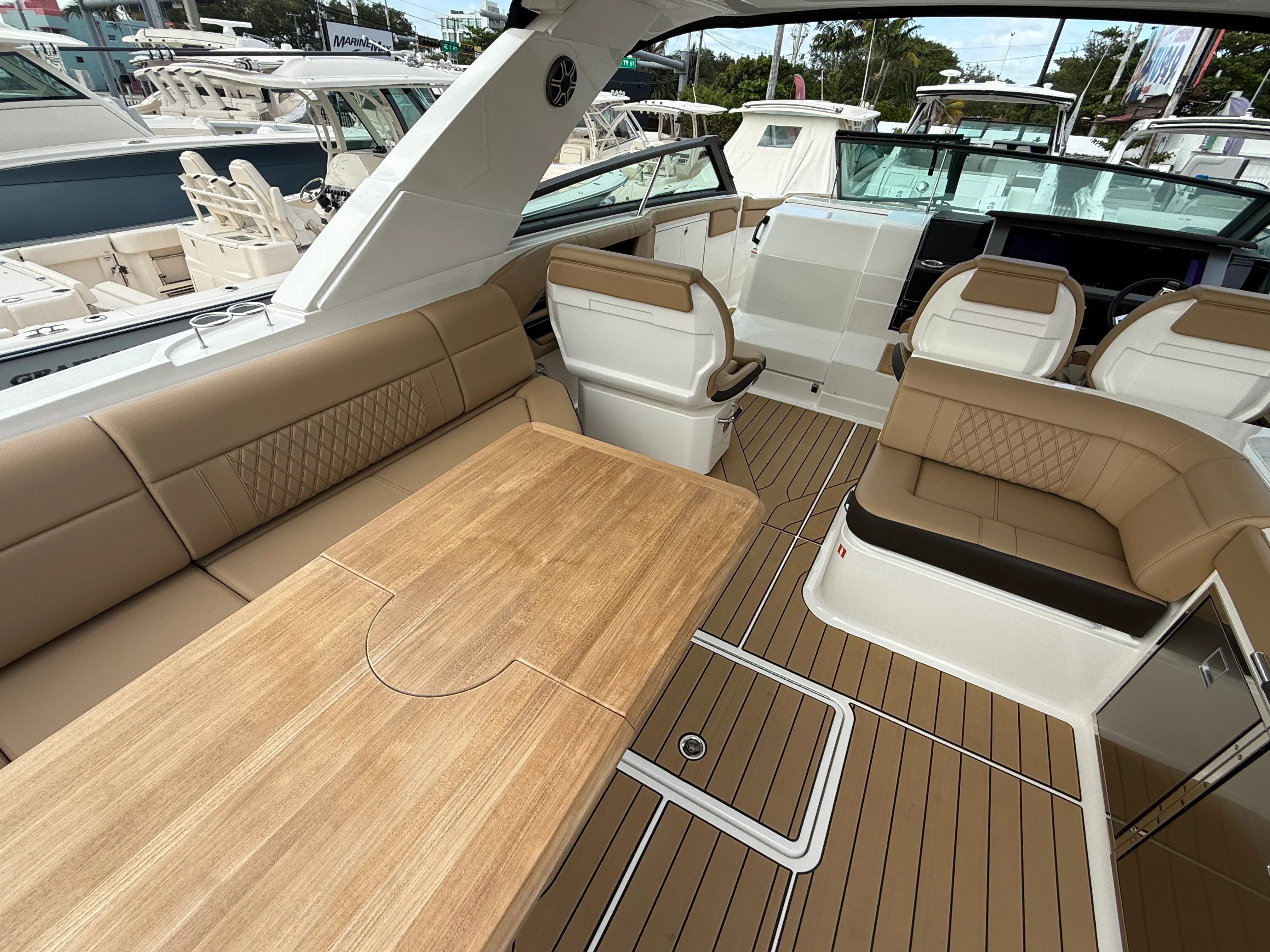 2026 Sea Ray SLX 400 Outboard Image Thumbnail #9