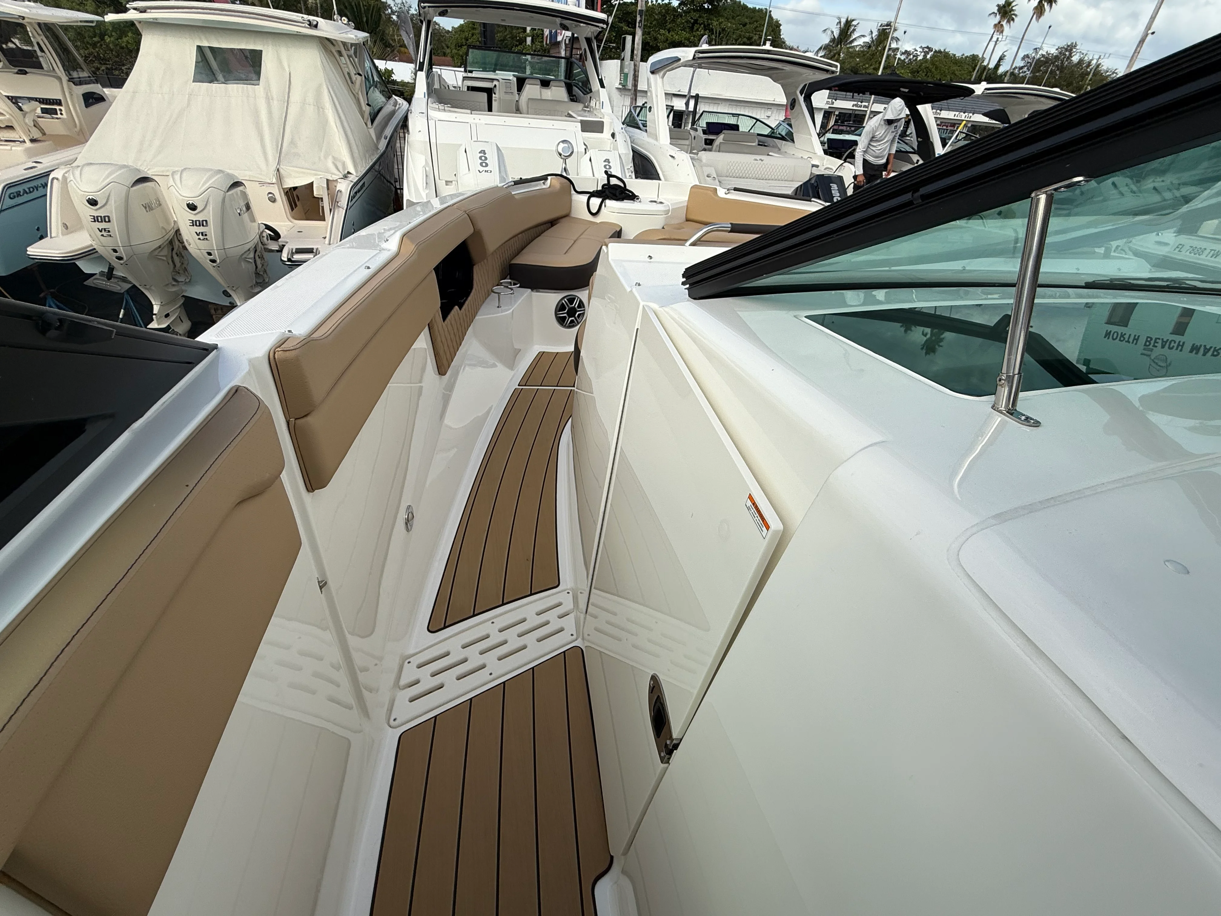 2026 Sea Ray SLX 400 Outboard Image Thumbnail #34