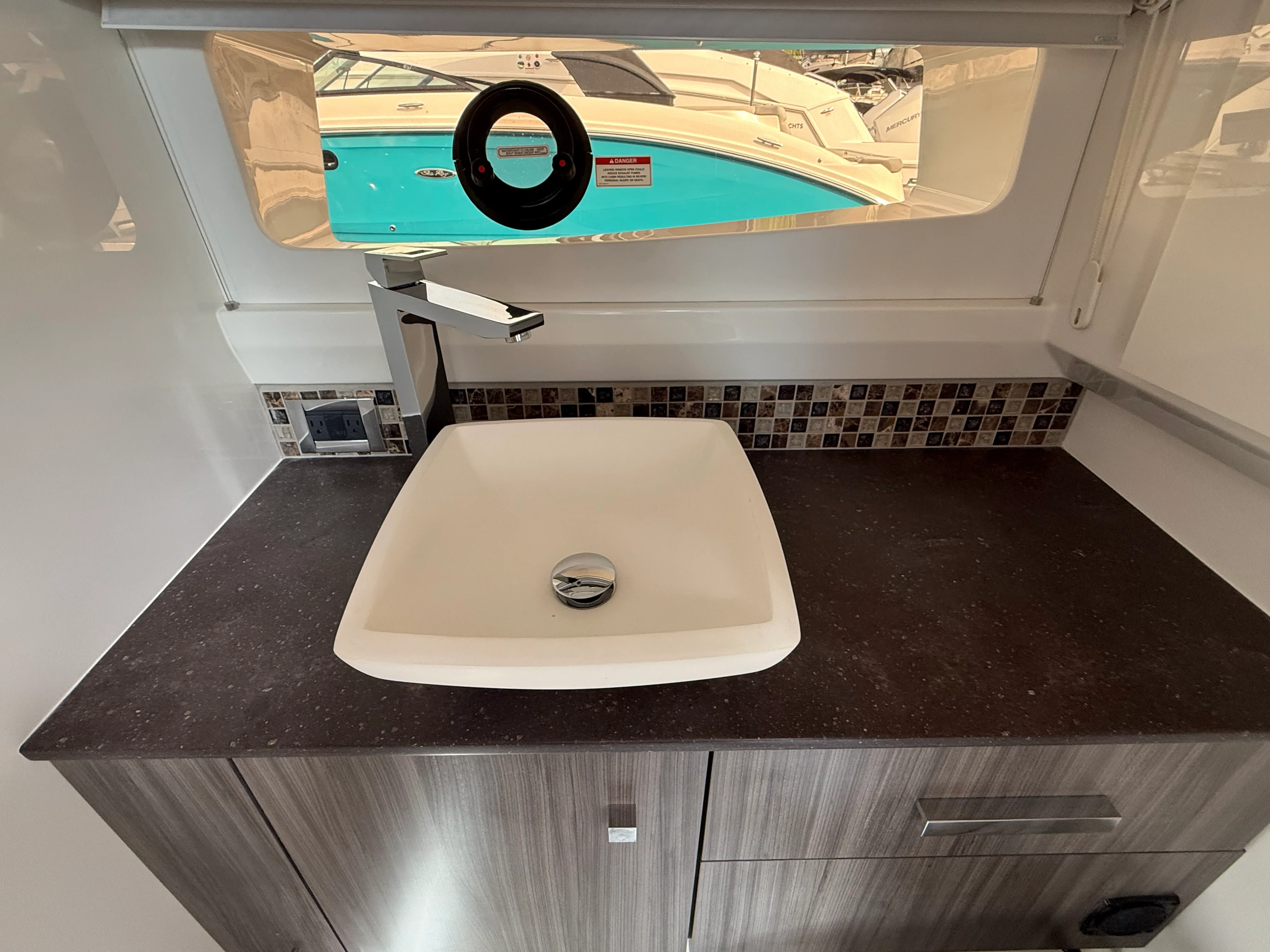 2026 Sea Ray SLX 400 Outboard Image Thumbnail #46