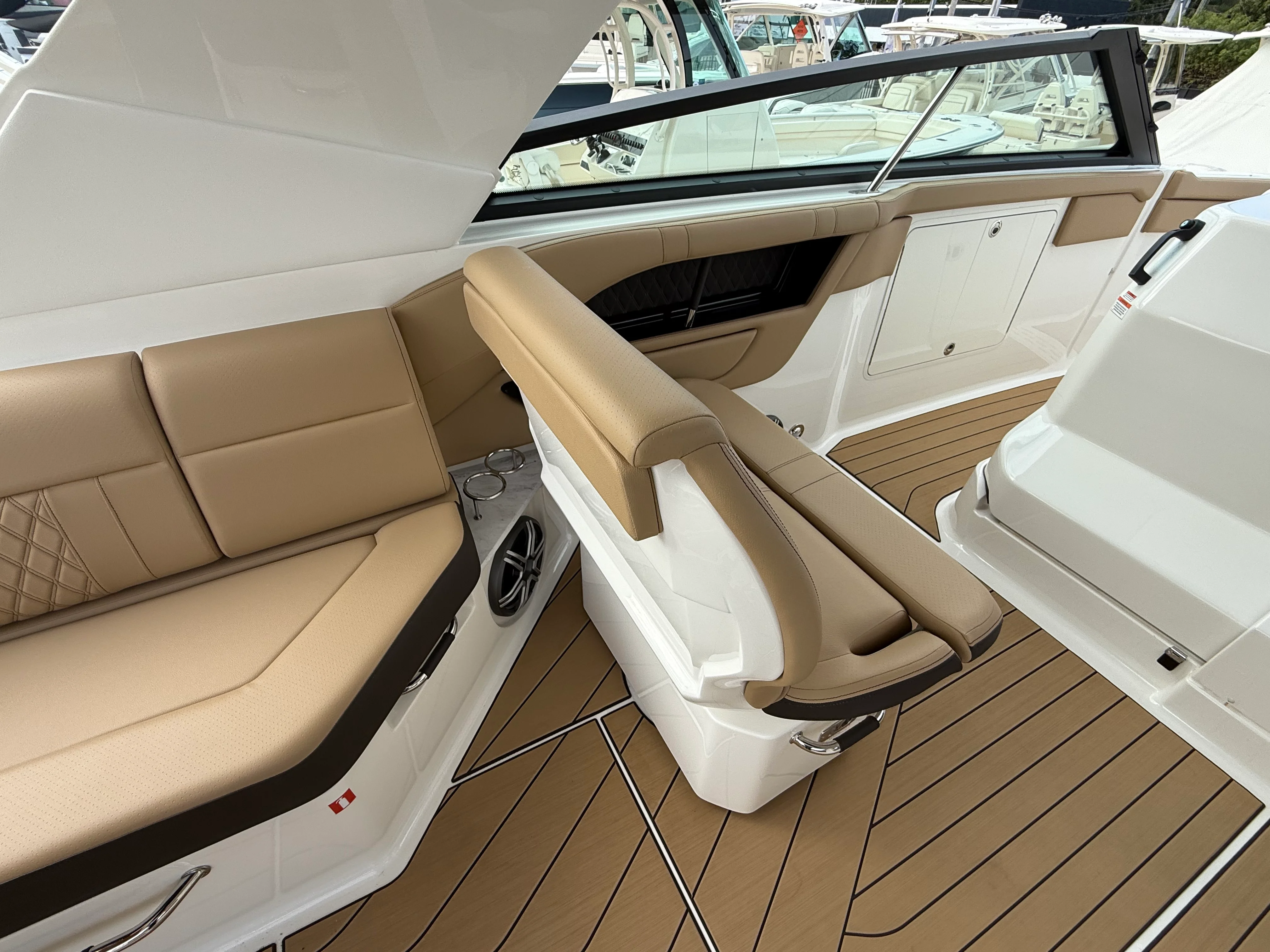 2026 Sea Ray SLX 400 Outboard Image Thumbnail #17