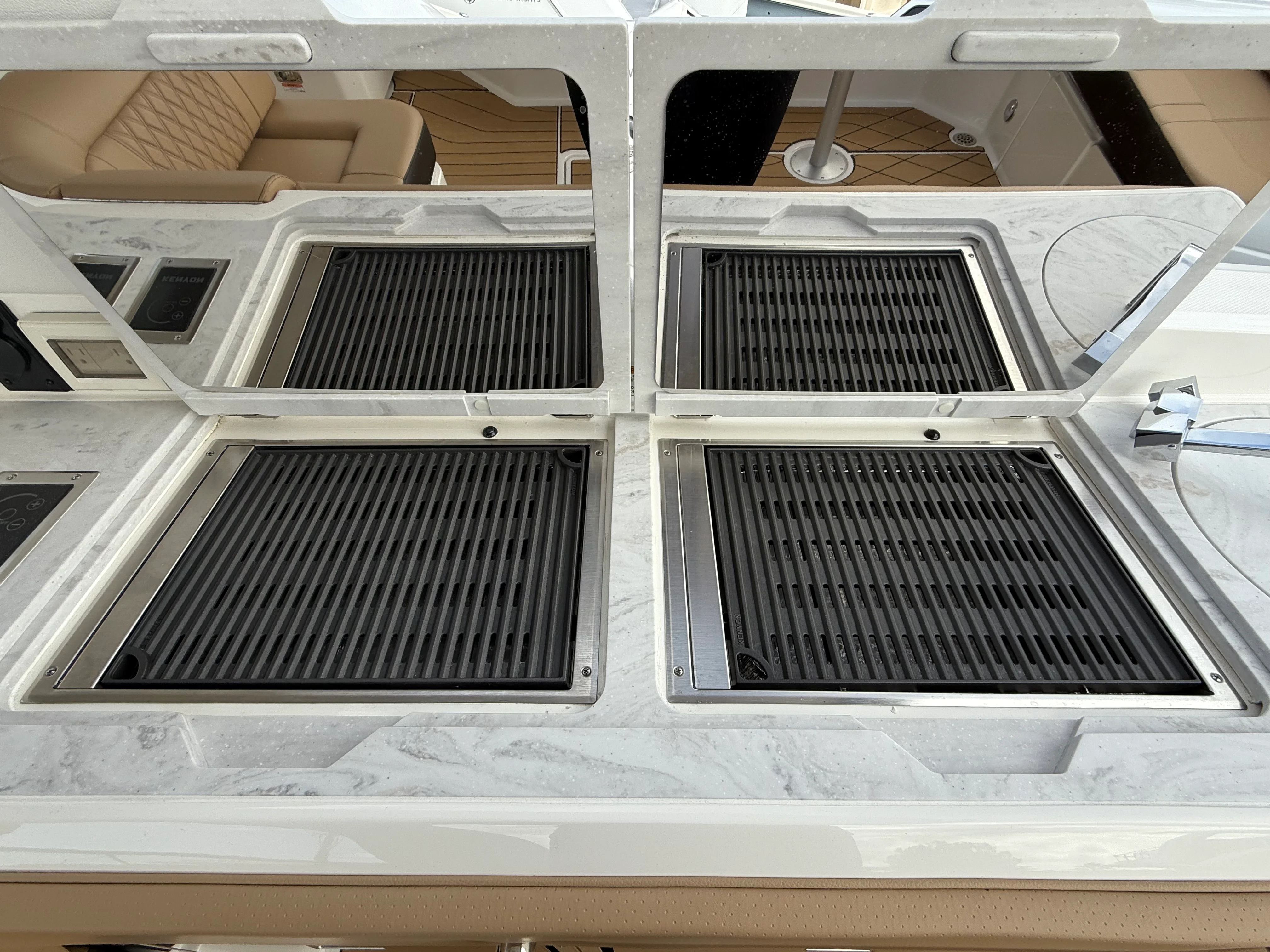 2026 Sea Ray SLX 400 Outboard Image Thumbnail #13