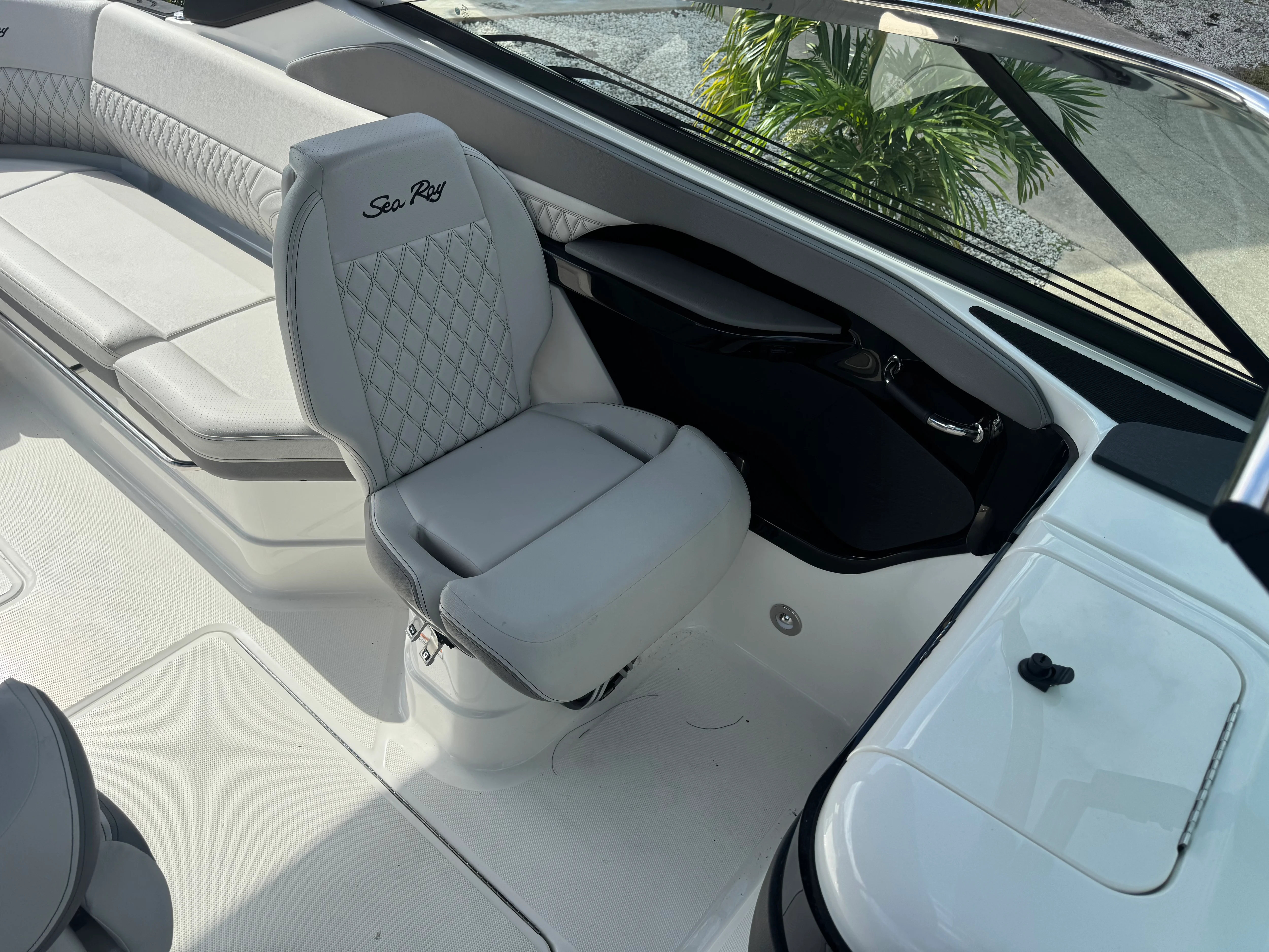 2026 Sea Ray SLX 280 Outboard Image Thumbnail #11