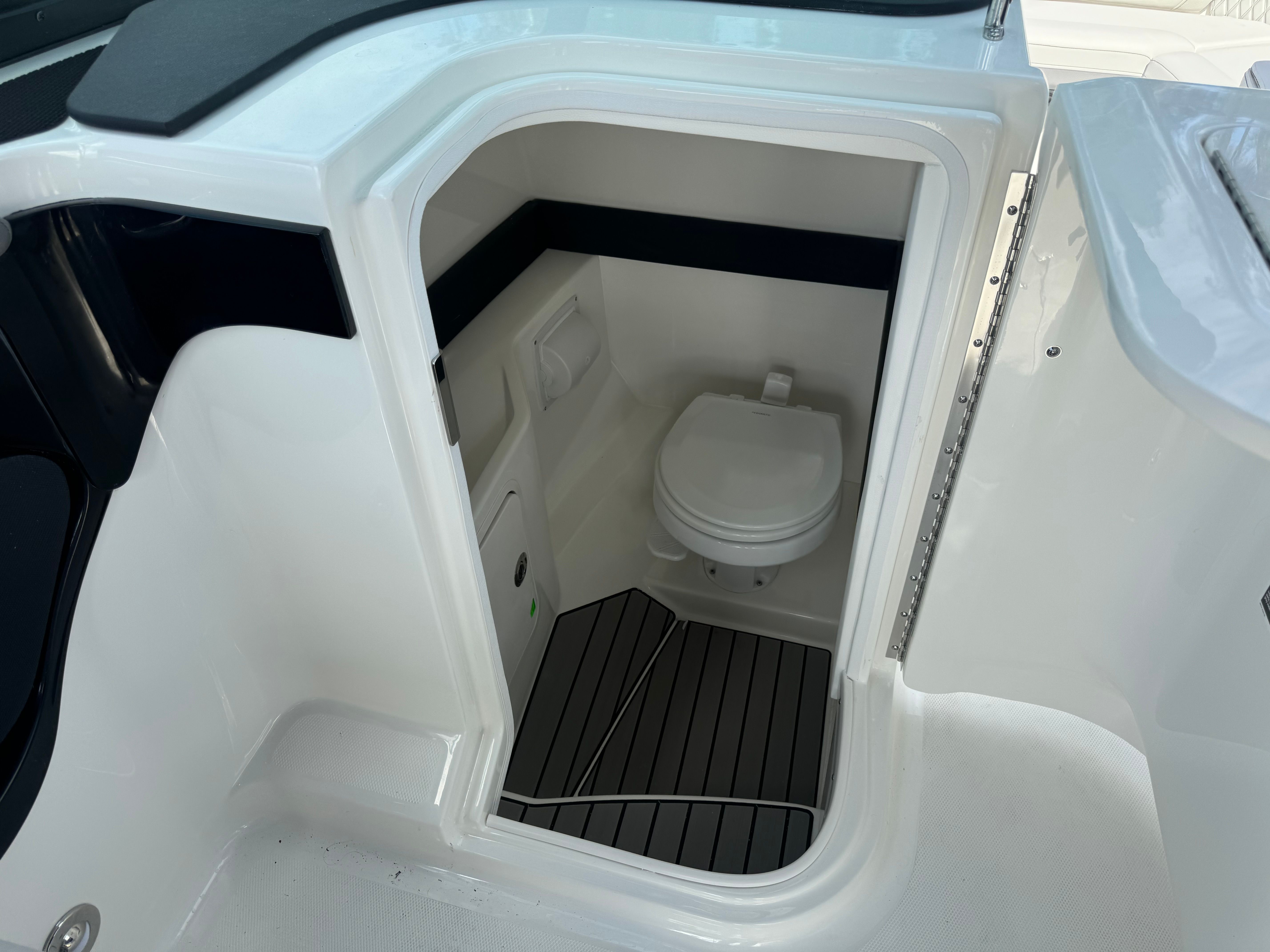 2026 Sea Ray SLX 280 Outboard Image Thumbnail #19