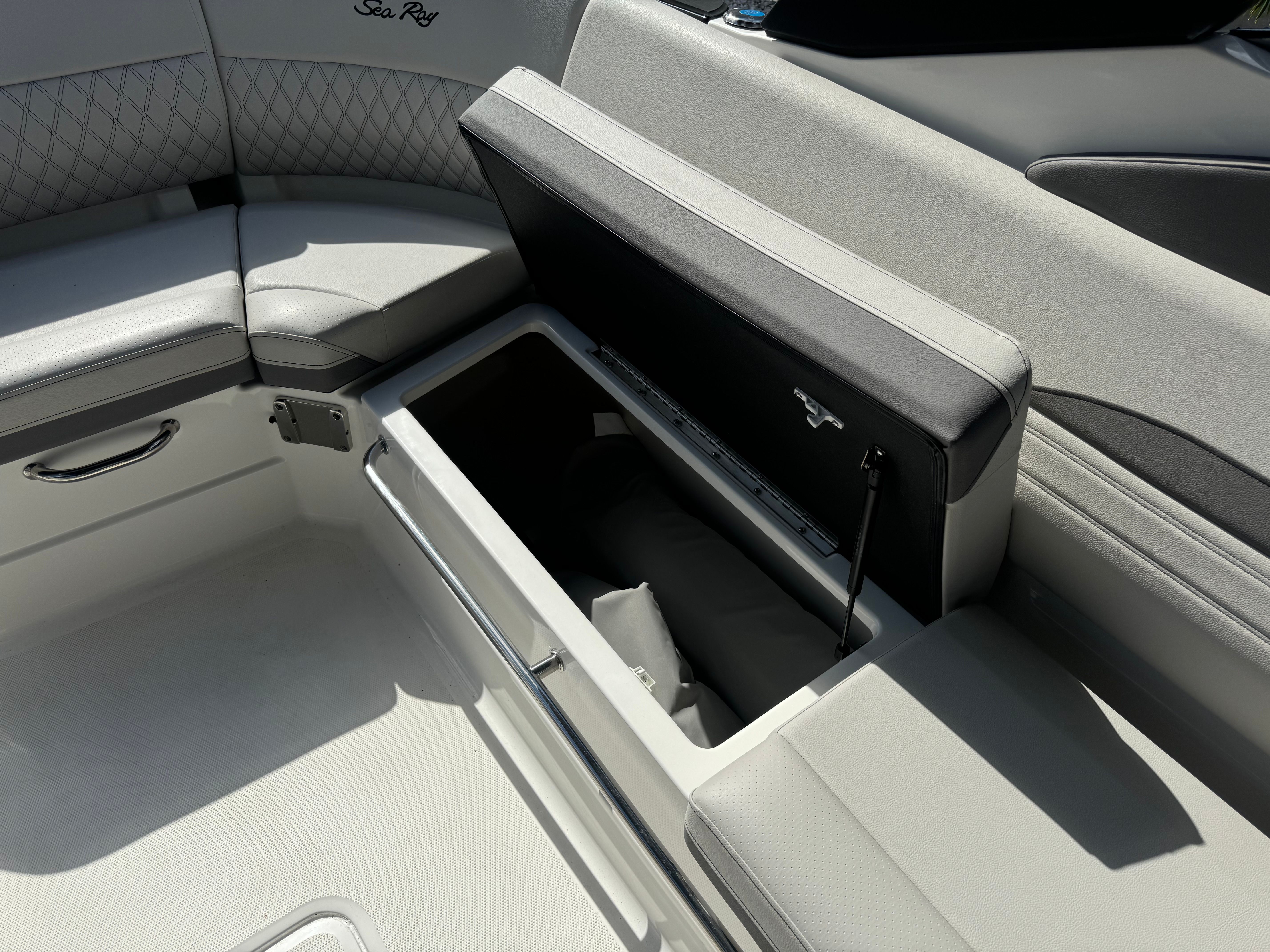 2026 Sea Ray SLX 280 Outboard Image Thumbnail #10