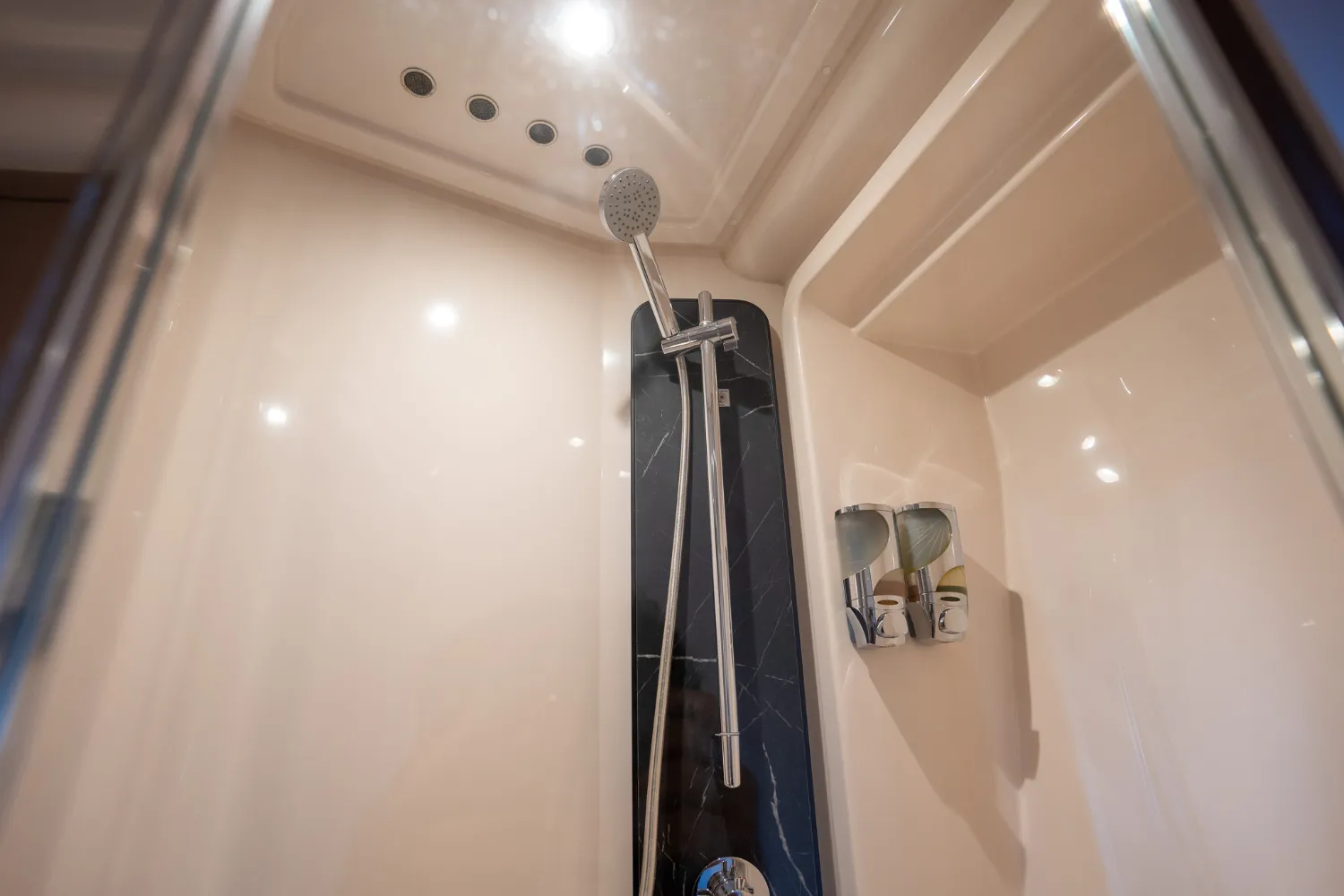 2022 Azimut 50 FLYBRIDGE Image Thumbnail #31