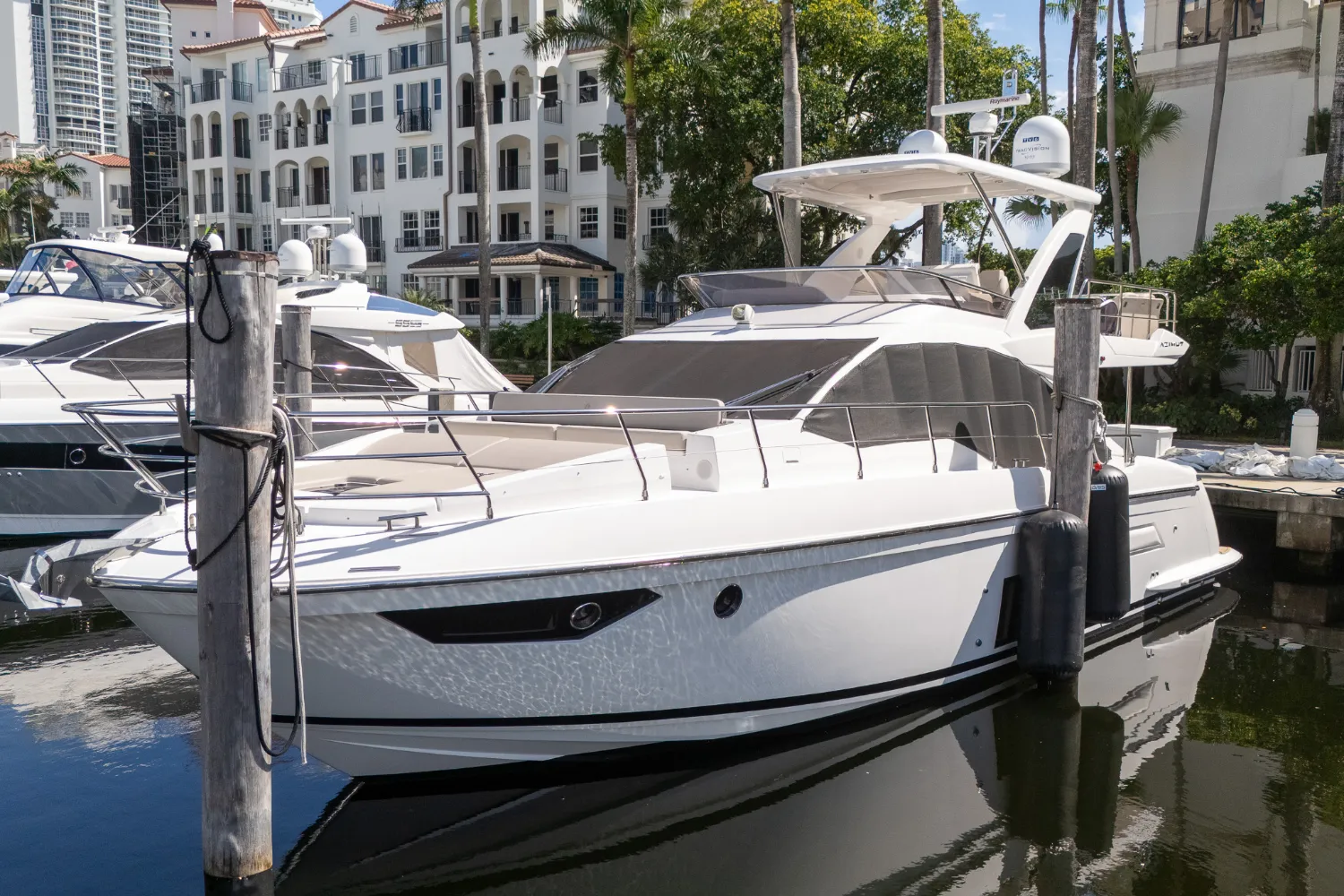 2022 Azimut 50 FLYBRIDGE Image Thumbnail #1