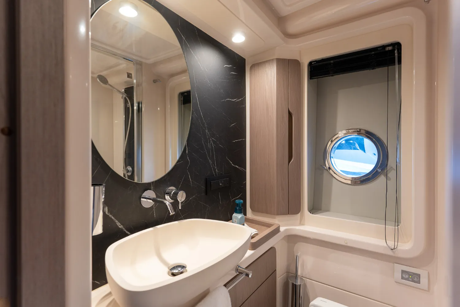 2022 Azimut 50 FLYBRIDGE Image Thumbnail #24