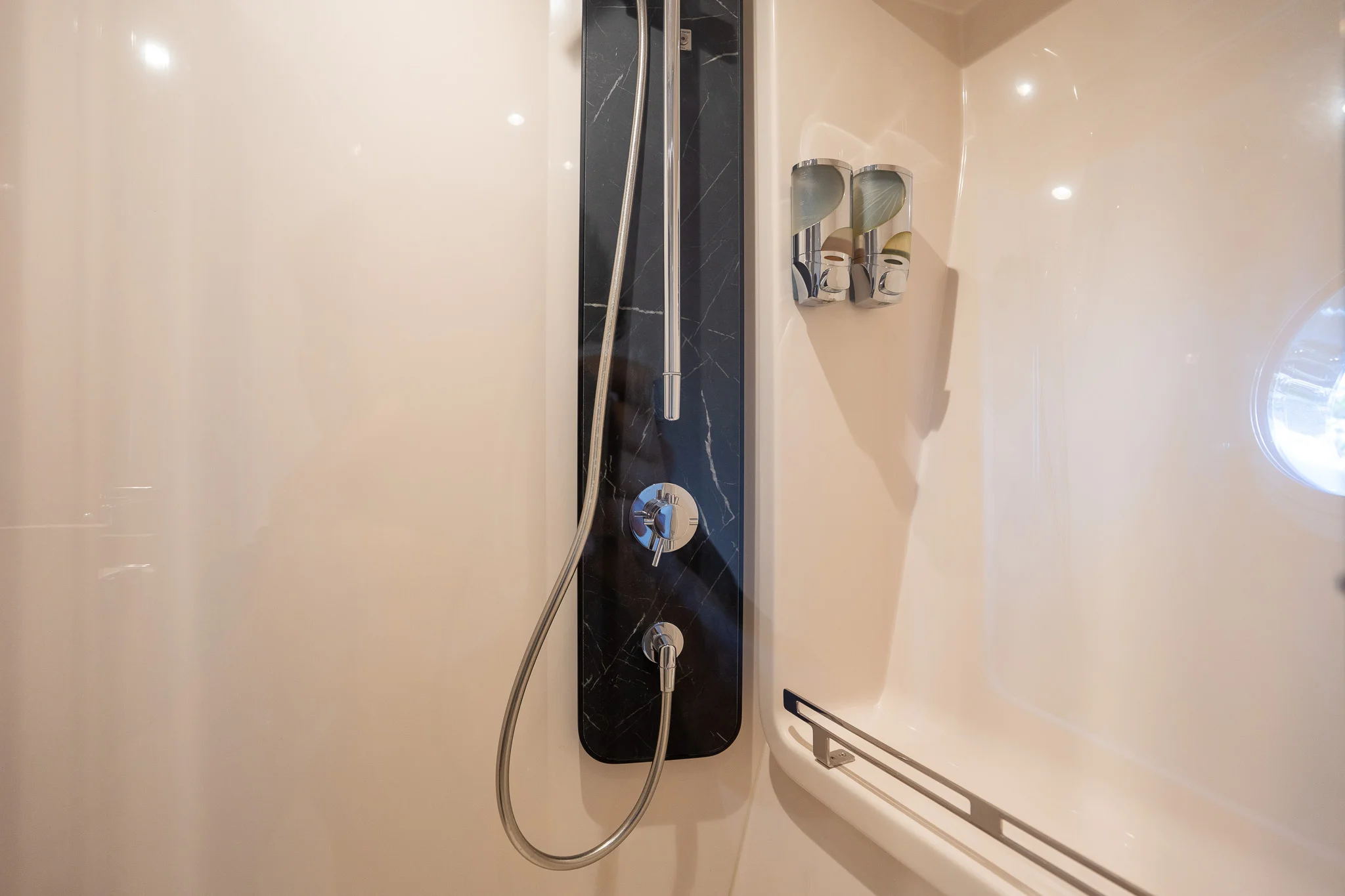 2022 Azimut 50 FLYBRIDGE Image Thumbnail #37