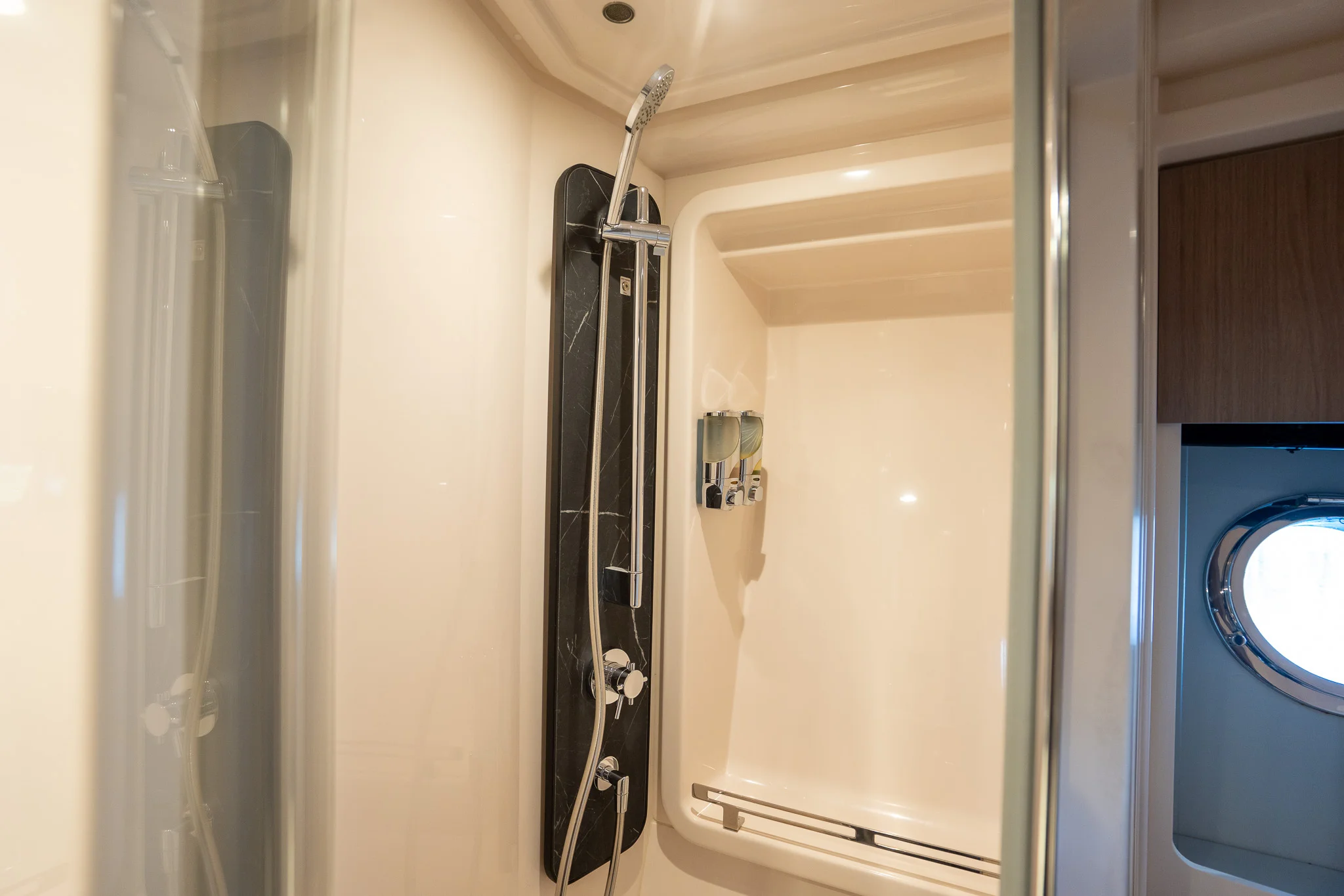 2022 Azimut 50 FLYBRIDGE Image Thumbnail #35