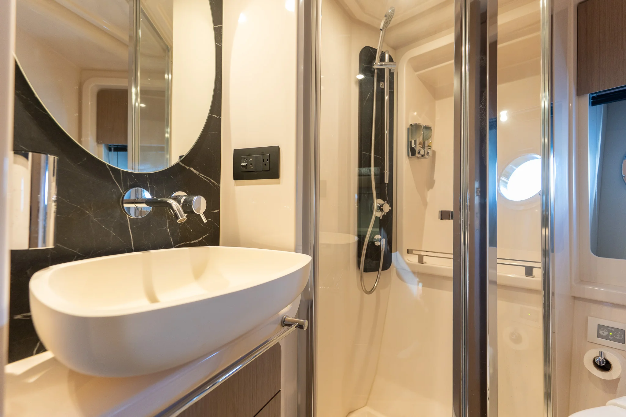 2022 Azimut 50 FLYBRIDGE Image Thumbnail #33