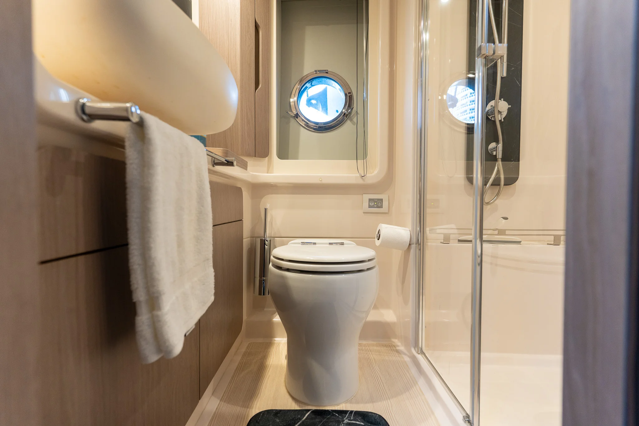 2022 Azimut 50 FLYBRIDGE Image Thumbnail #27