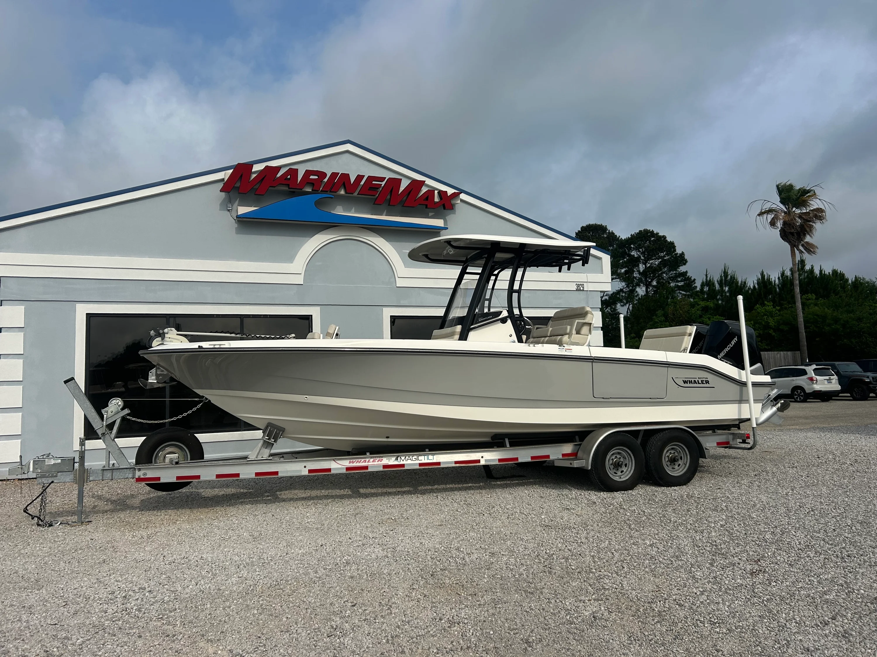 2023 Boston Whaler 28 DAUNTLESS Image Thumbnail #2