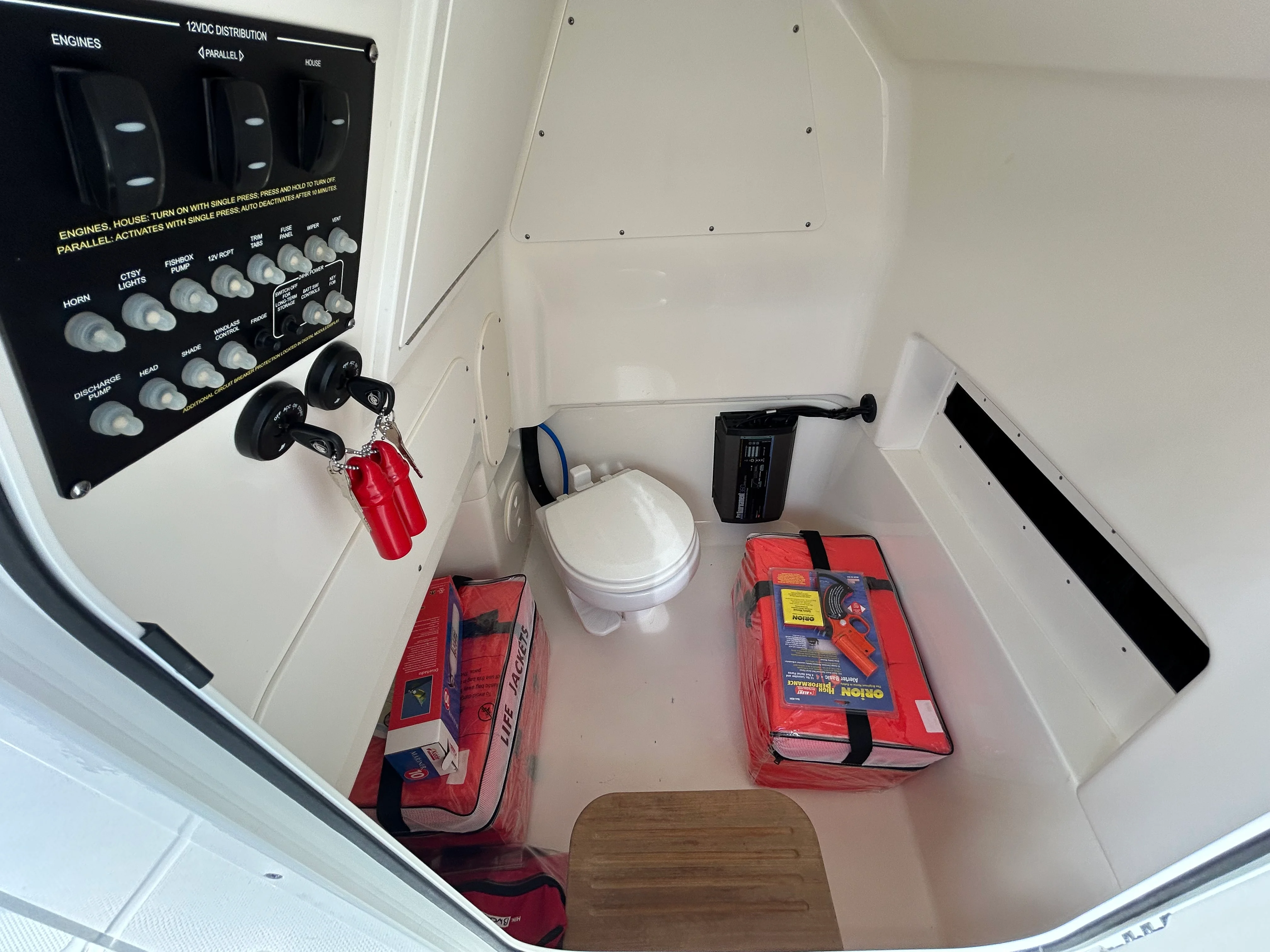 2023 Boston Whaler 28 DAUNTLESS Image Thumbnail #12