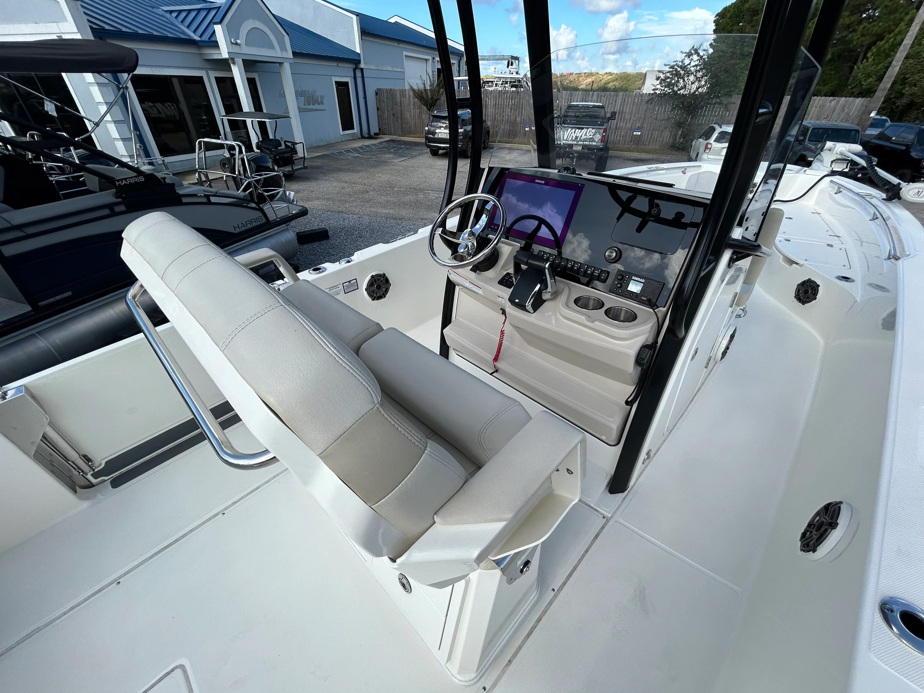 2023 Boston Whaler 28 DAUNTLESS Image Thumbnail #7