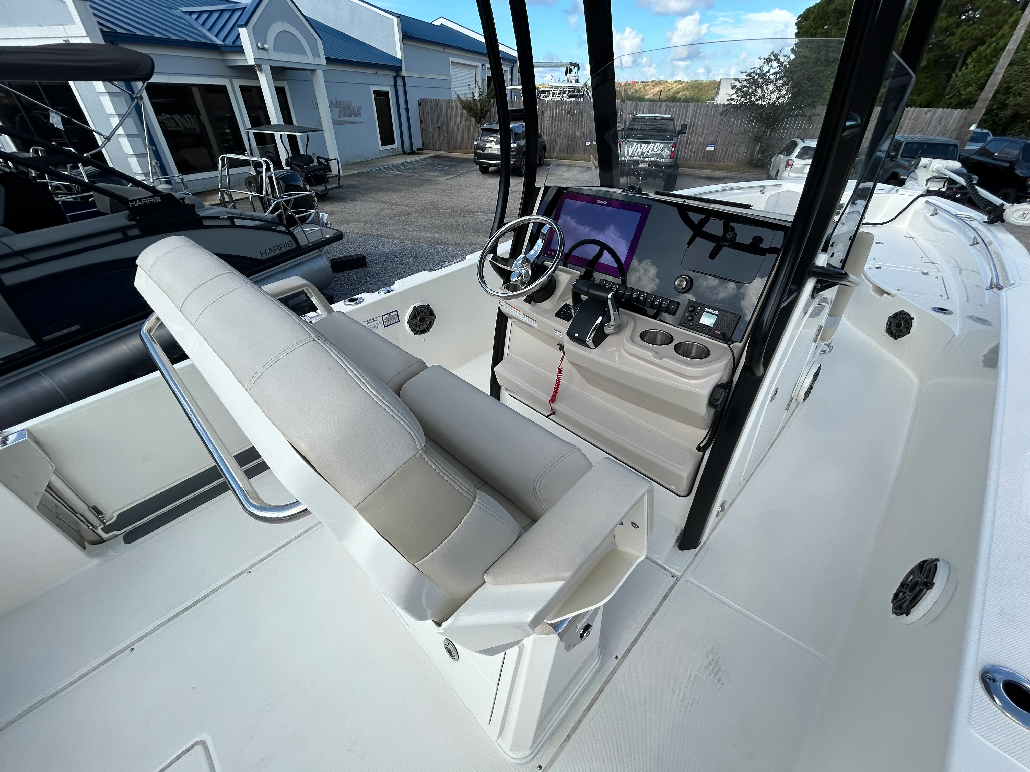 2023 Boston Whaler 28 DAUNTLESS Image Thumbnail #7