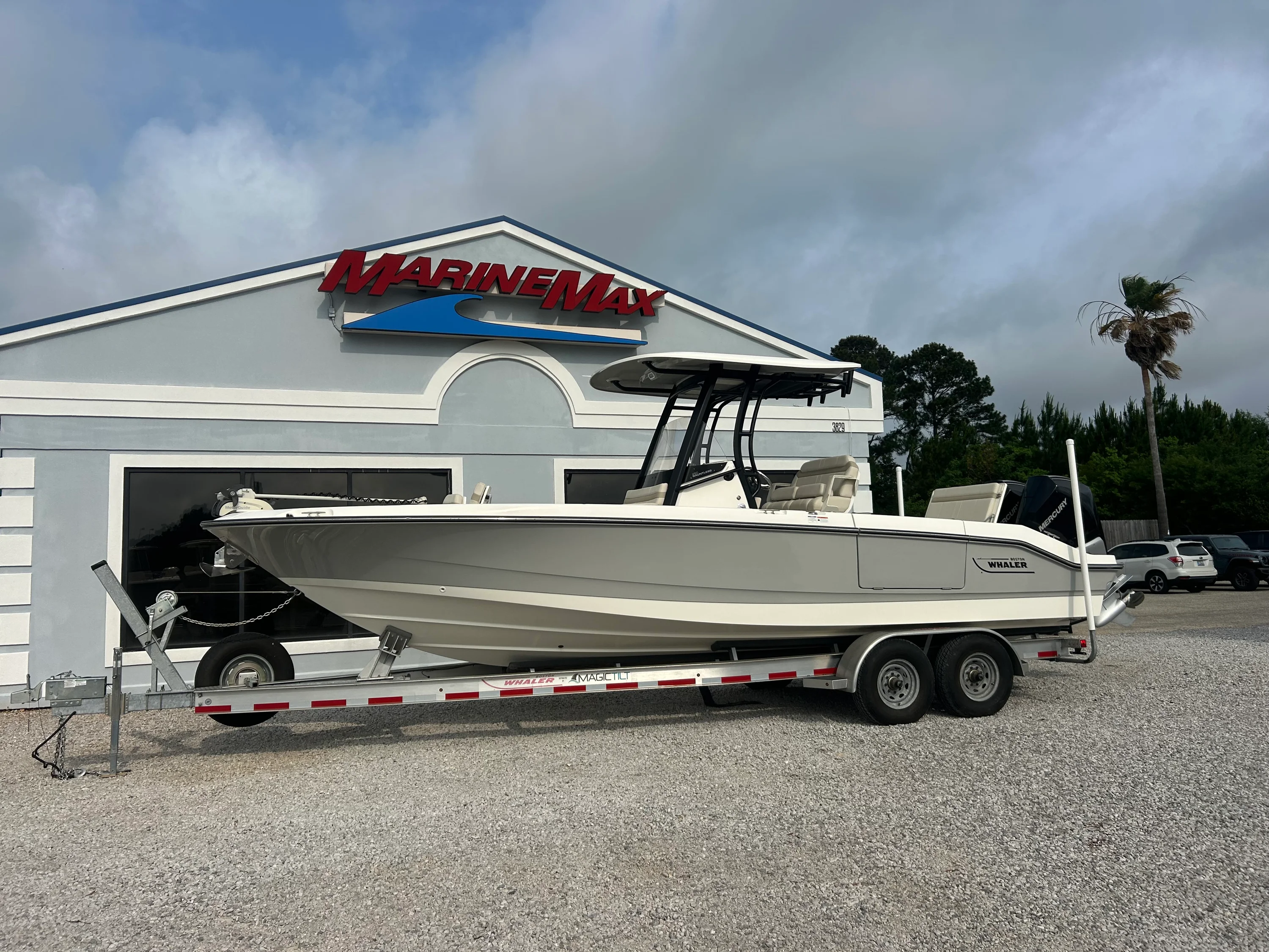 2023 Boston Whaler 28 DAUNTLESS Image Thumbnail #5