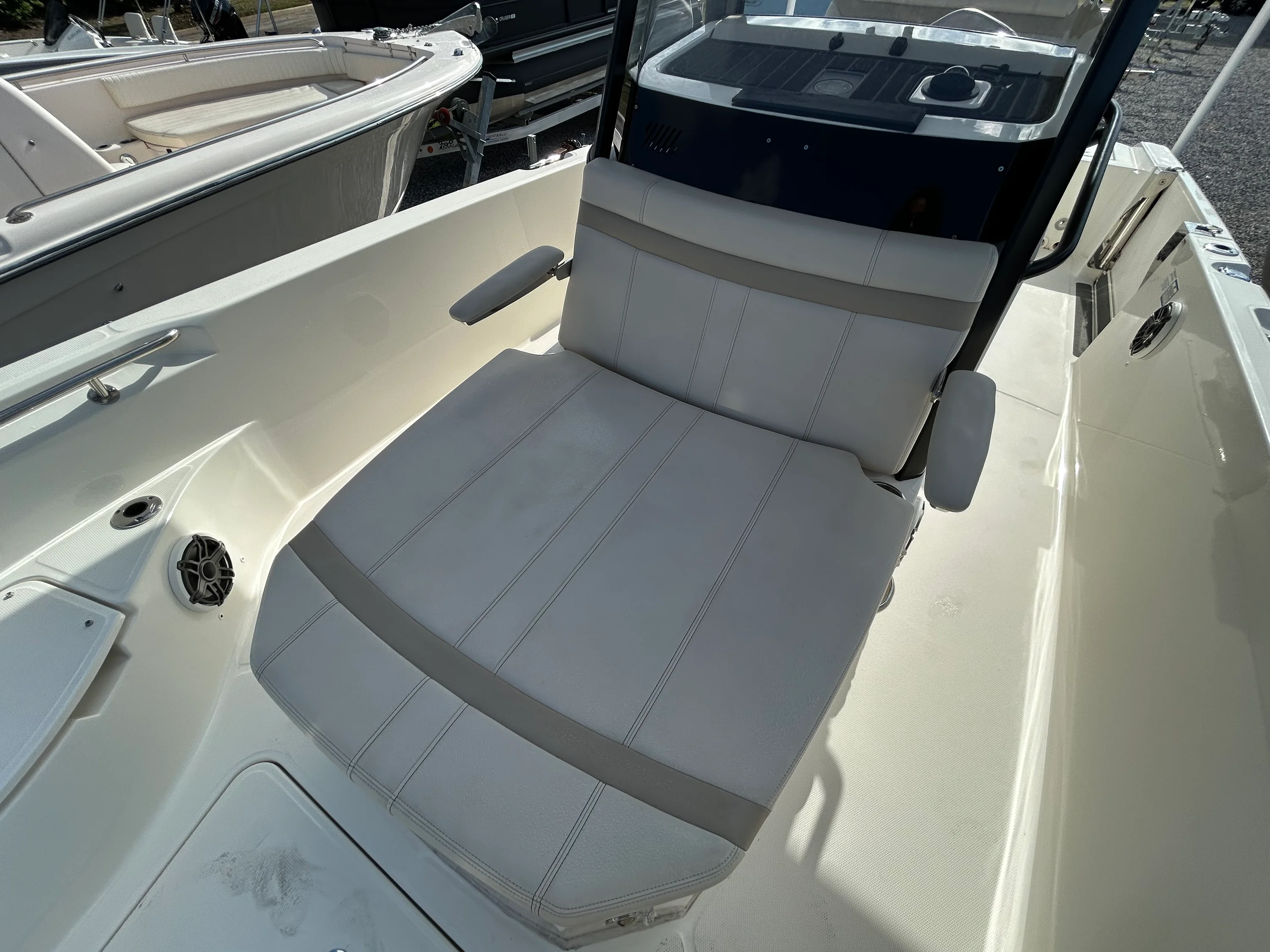 2023 Boston Whaler 28 DAUNTLESS Image Thumbnail #14