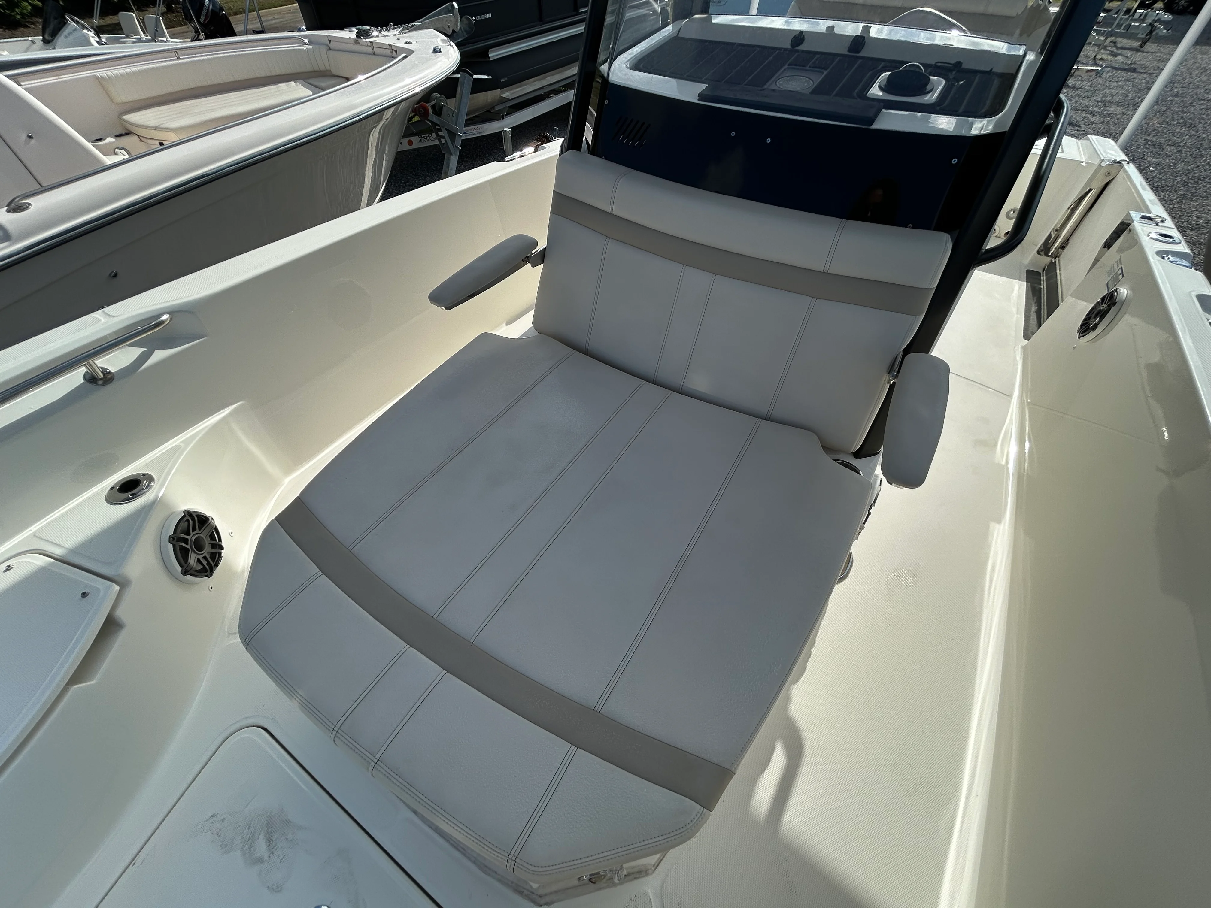 2023 Boston Whaler 28 DAUNTLESS Image Thumbnail #14