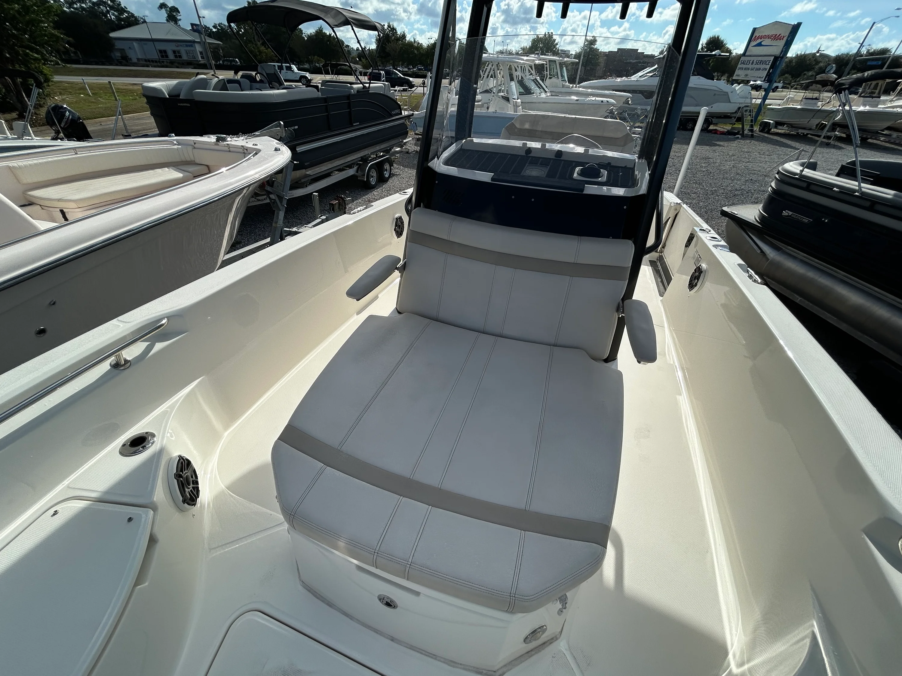 2023 Boston Whaler 28 DAUNTLESS Image Thumbnail #13