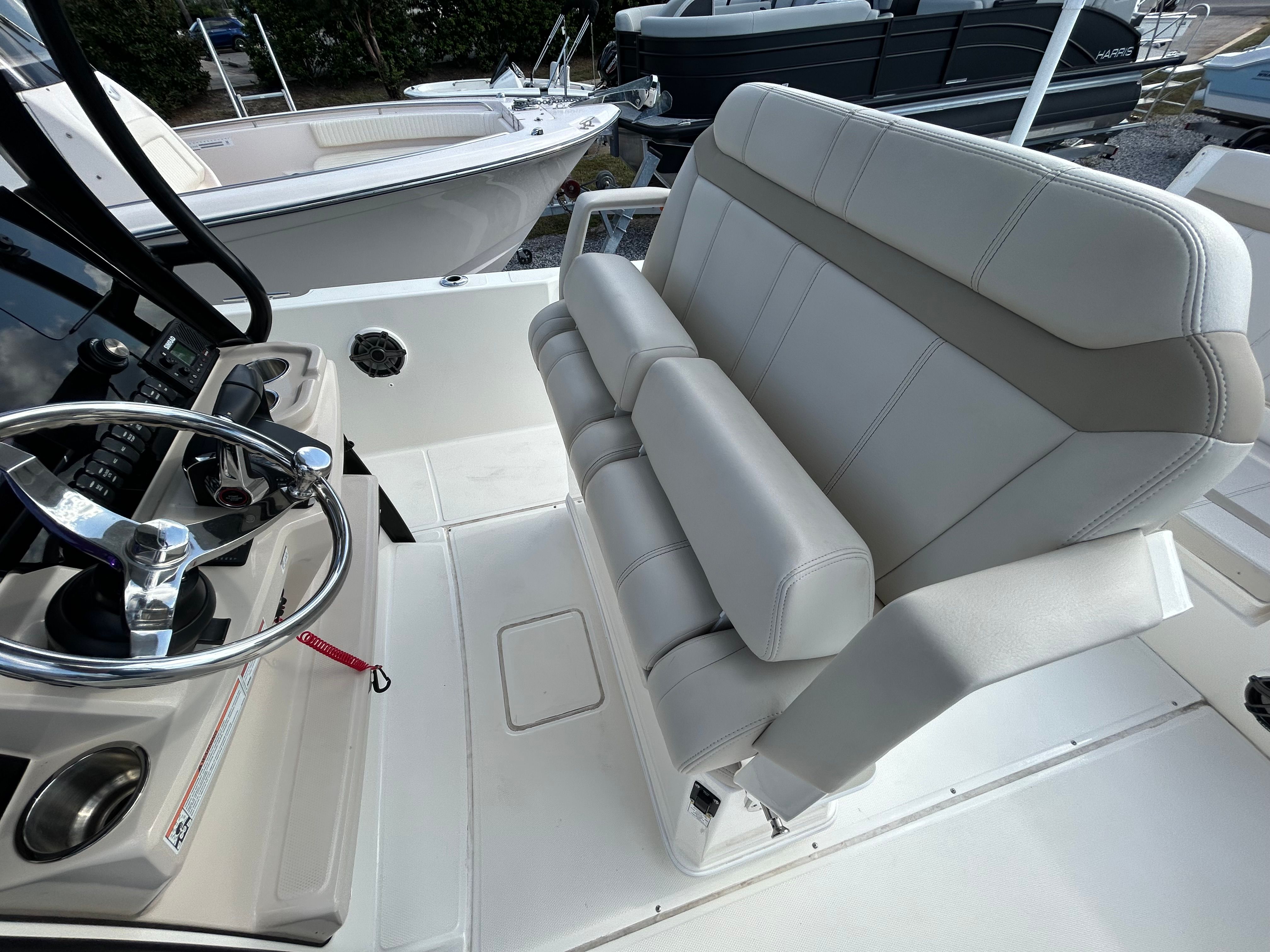 2023 Boston Whaler 28 DAUNTLESS Image Thumbnail #8
