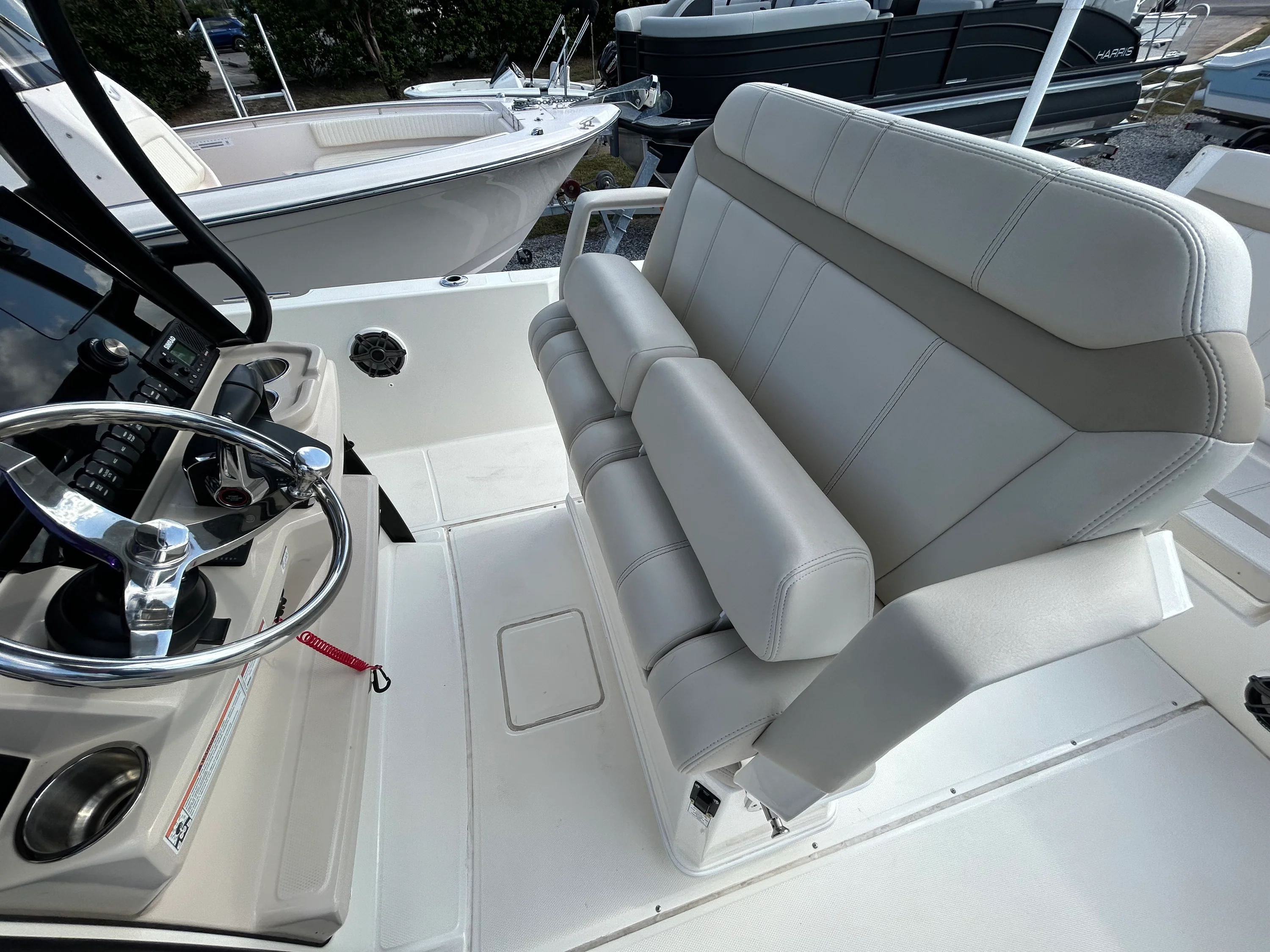 2023 Boston Whaler 28 DAUNTLESS Image Thumbnail #8