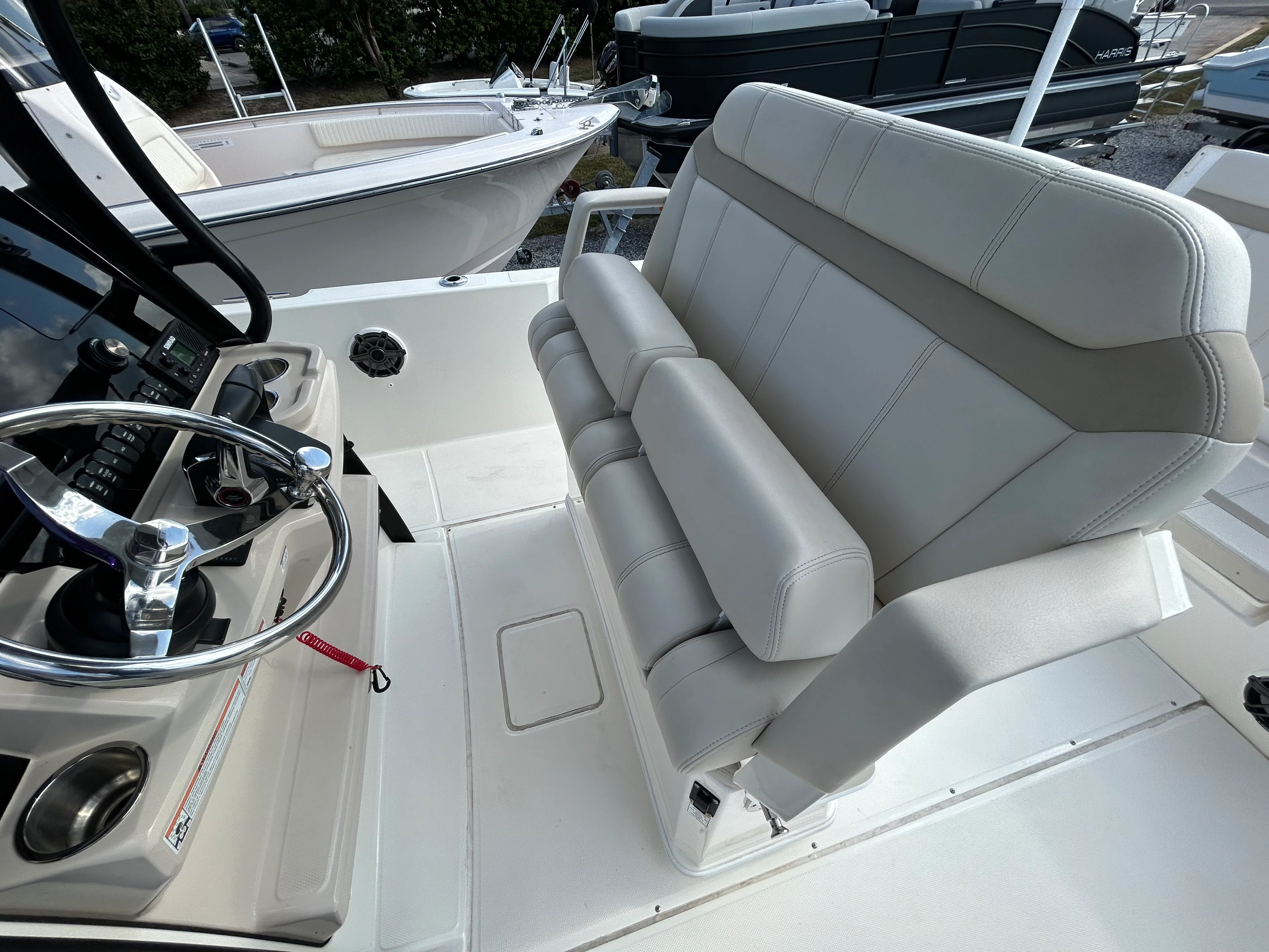 2023 Boston Whaler 28 DAUNTLESS Image Thumbnail #8