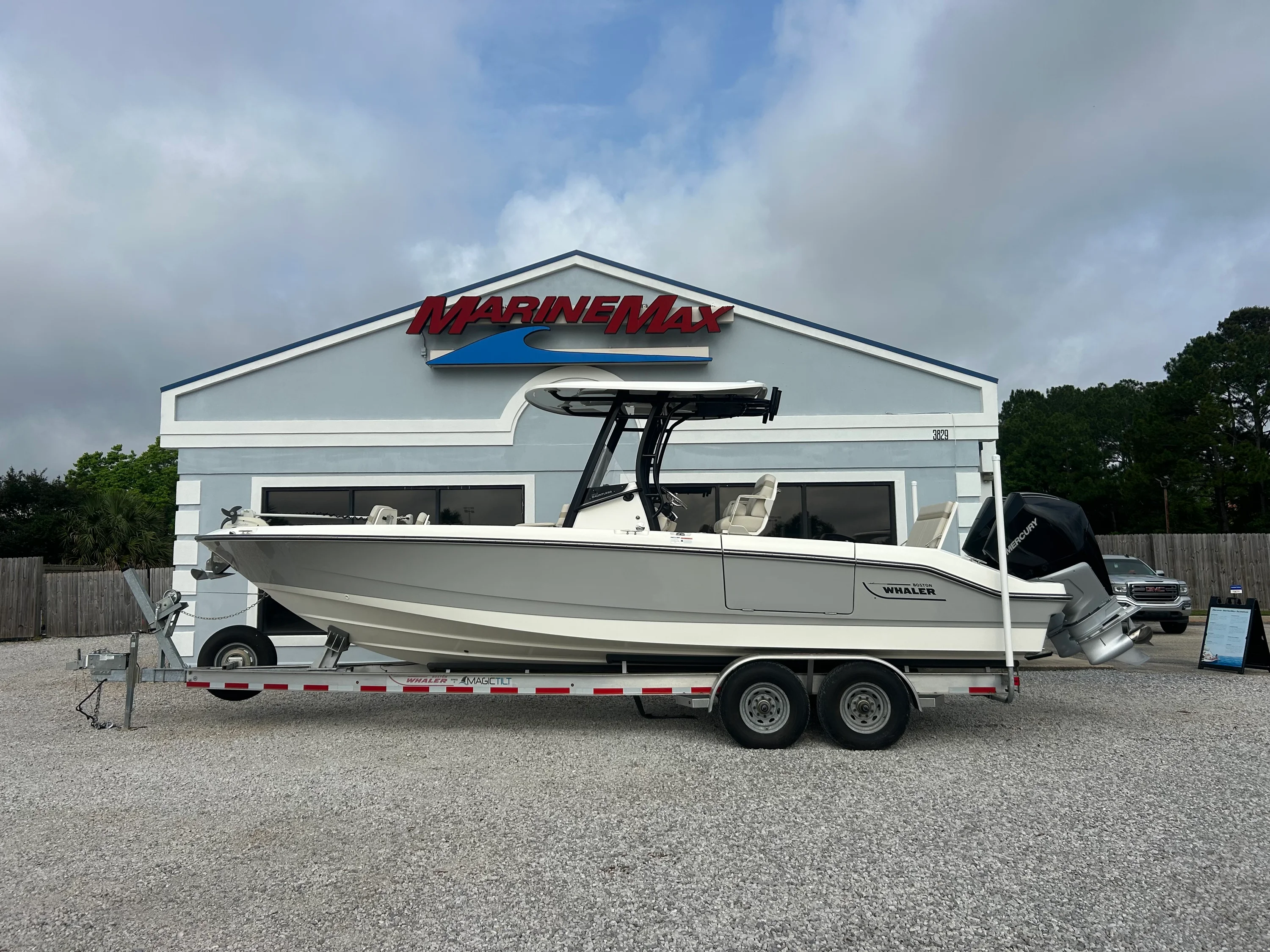2023 Boston Whaler 28 DAUNTLESS Image Thumbnail #0