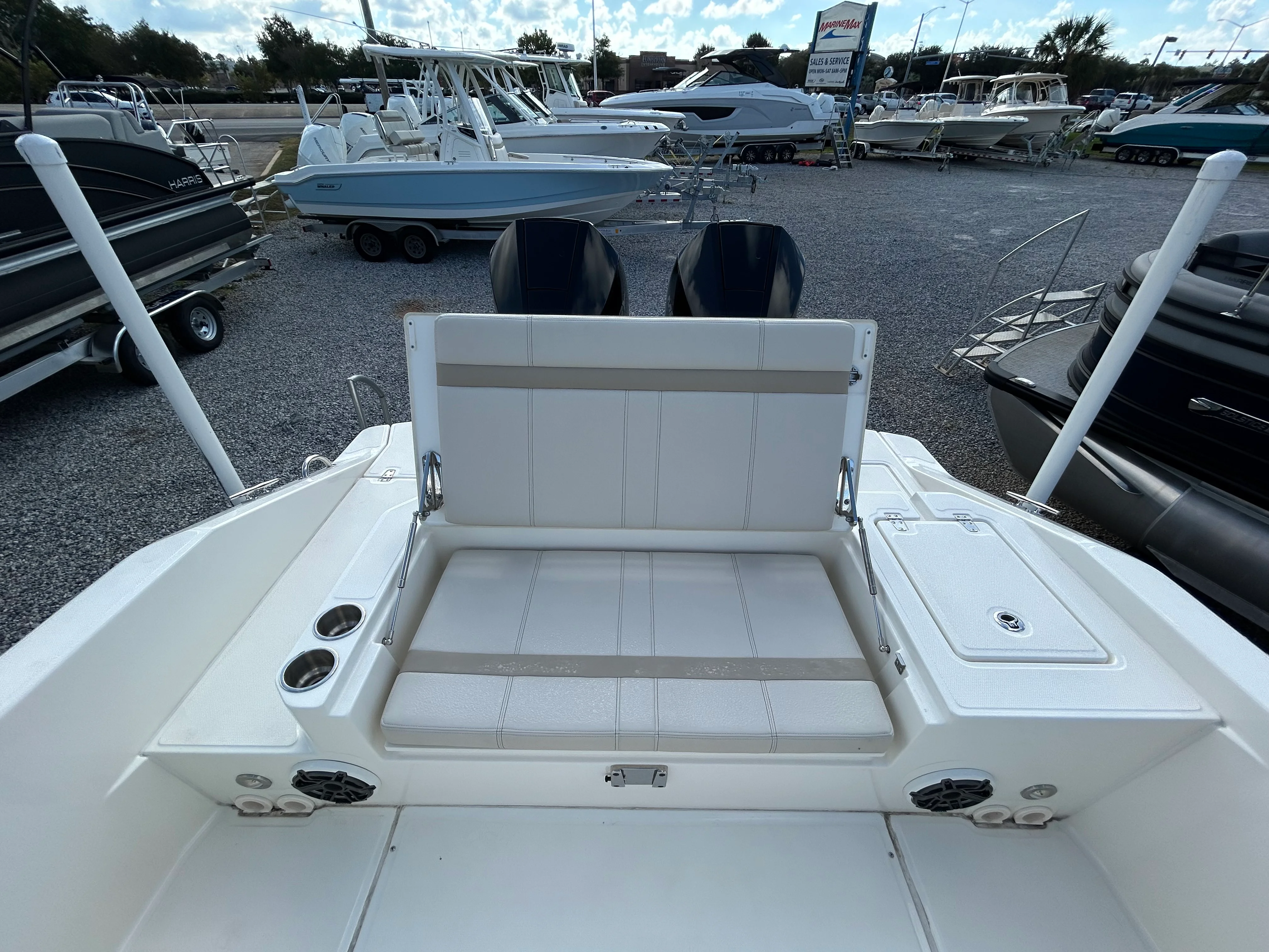 2023 Boston Whaler 28 DAUNTLESS Image Thumbnail #6