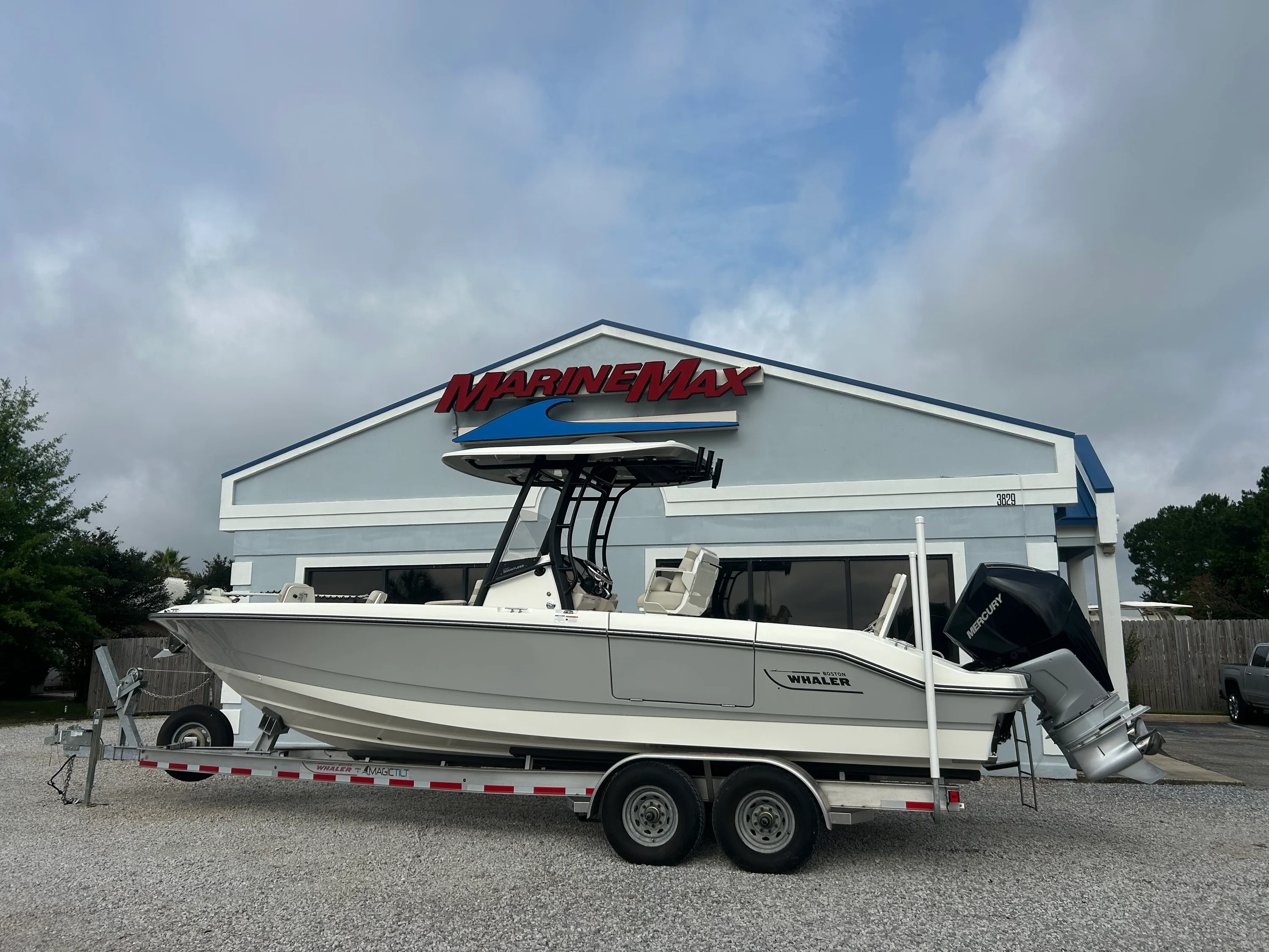 2023 Boston Whaler 28 DAUNTLESS Image Thumbnail #4