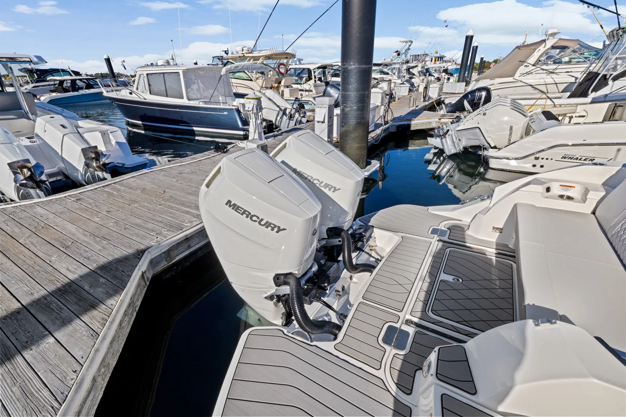 2026 Sea Ray SLX 350 Outboard Image Thumbnail #8