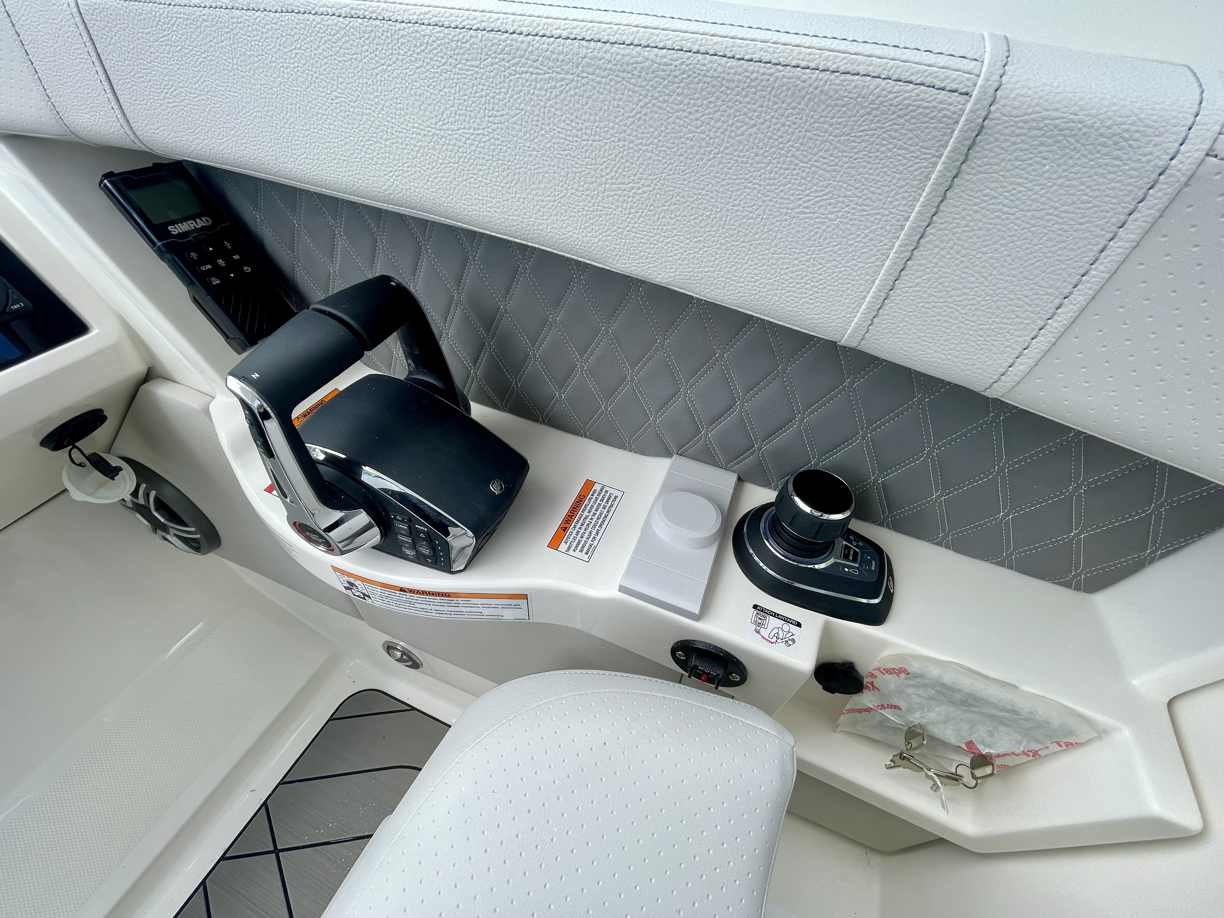 2026 Sea Ray SLX 350 Outboard Image Thumbnail #12